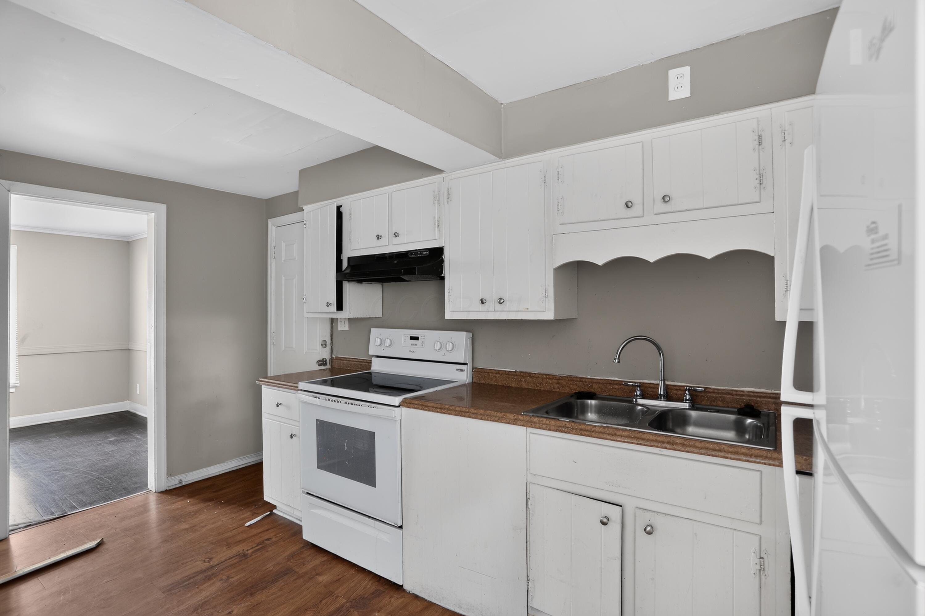 208 S James Road Property Photo 6
