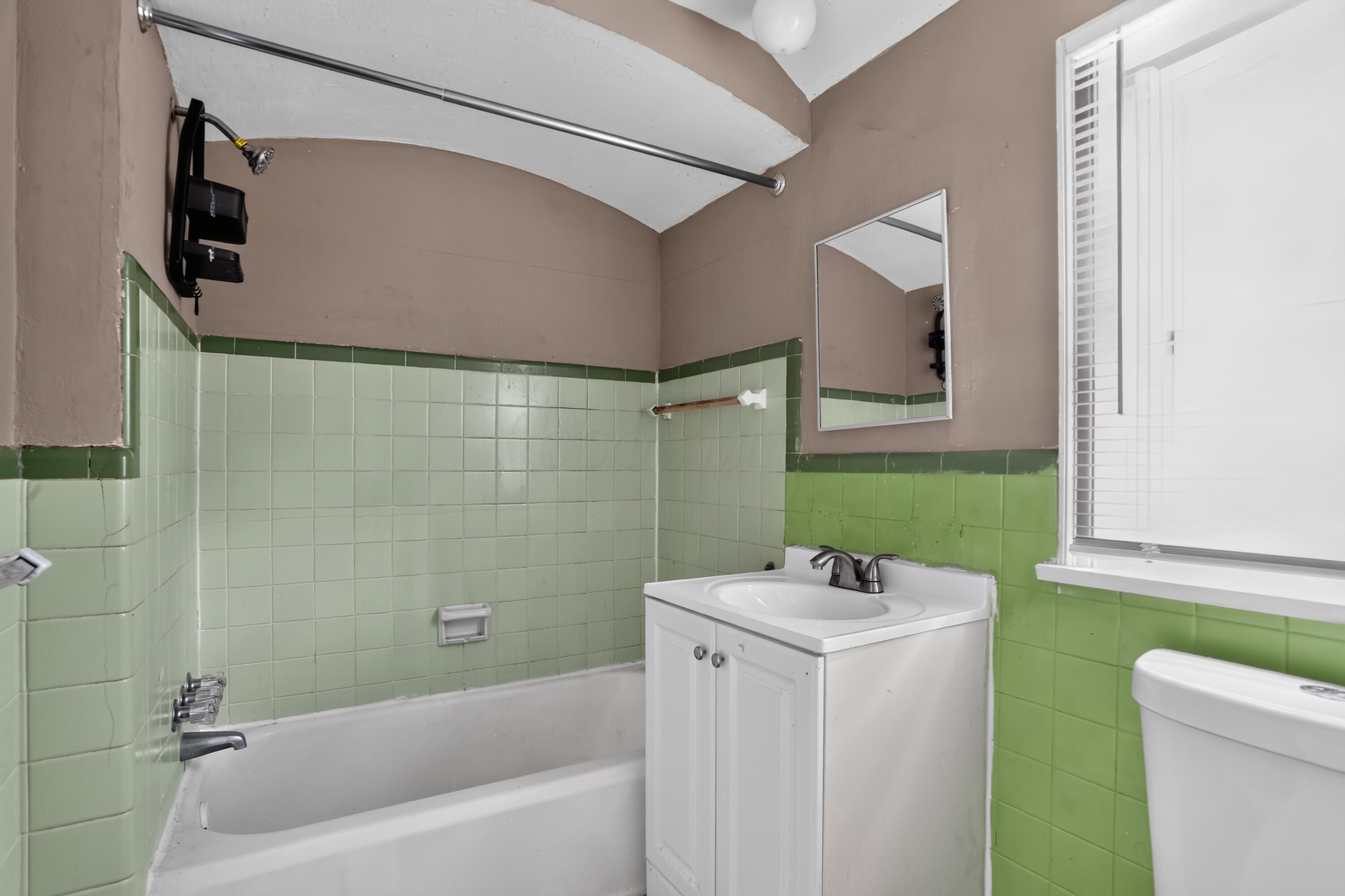 208 S James Road Property Photo 15
