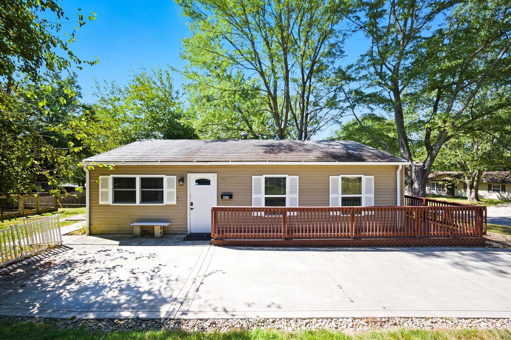 455 Lakeview Drive Property Photo 1