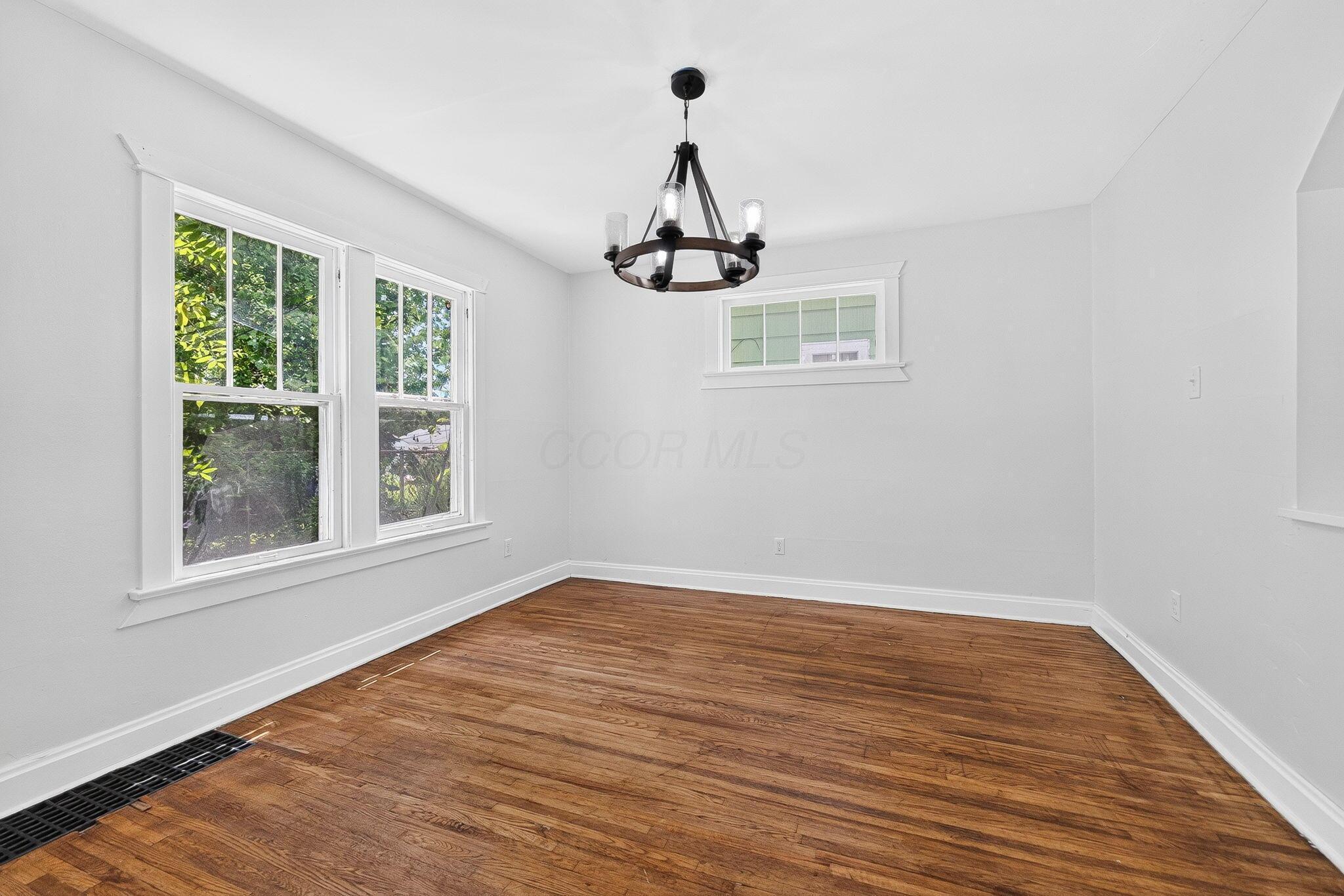 734 S Richardson Avenue Property Photo 14