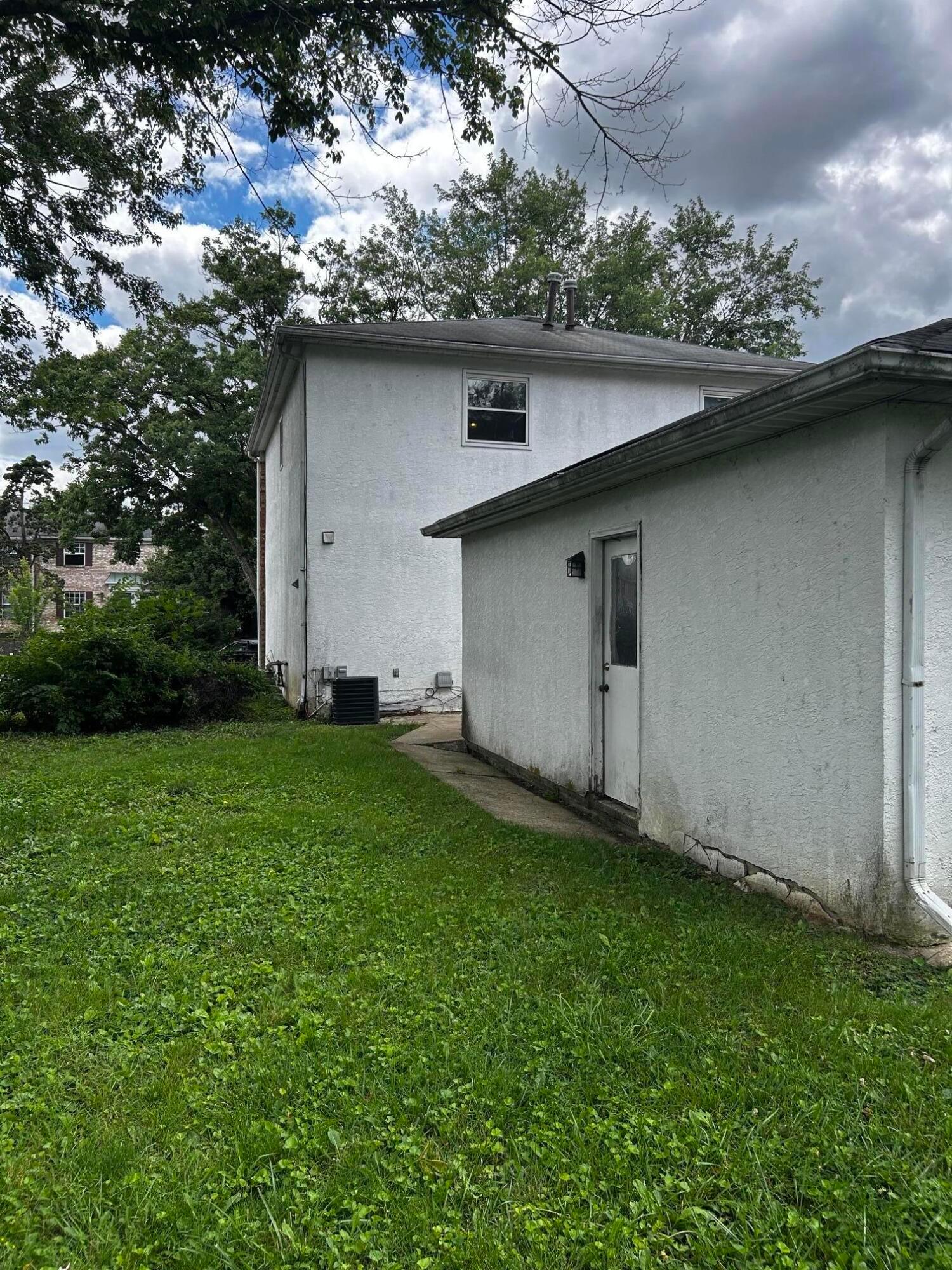 2060 Bairsford Drive Property Photo 4