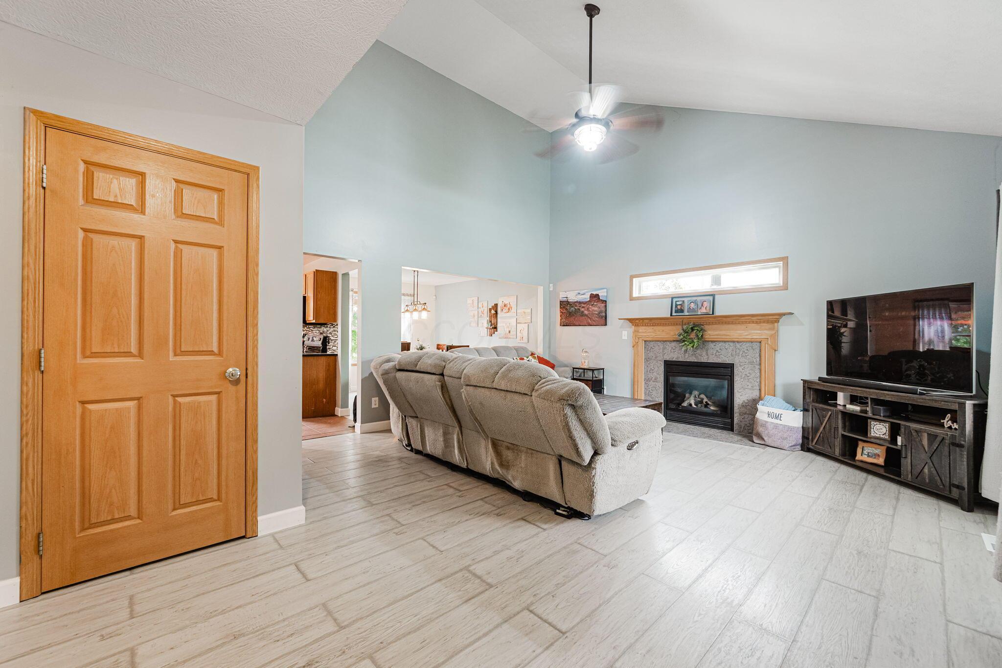 1717 Creekview Drive Property Photo 3