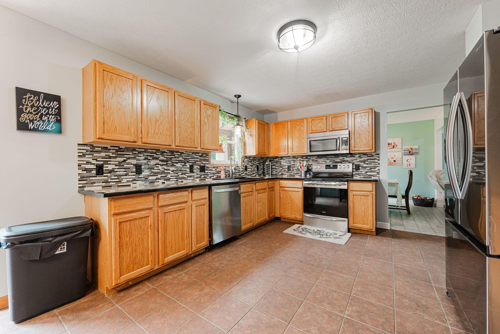 1717 Creekview Drive Property Photo 7