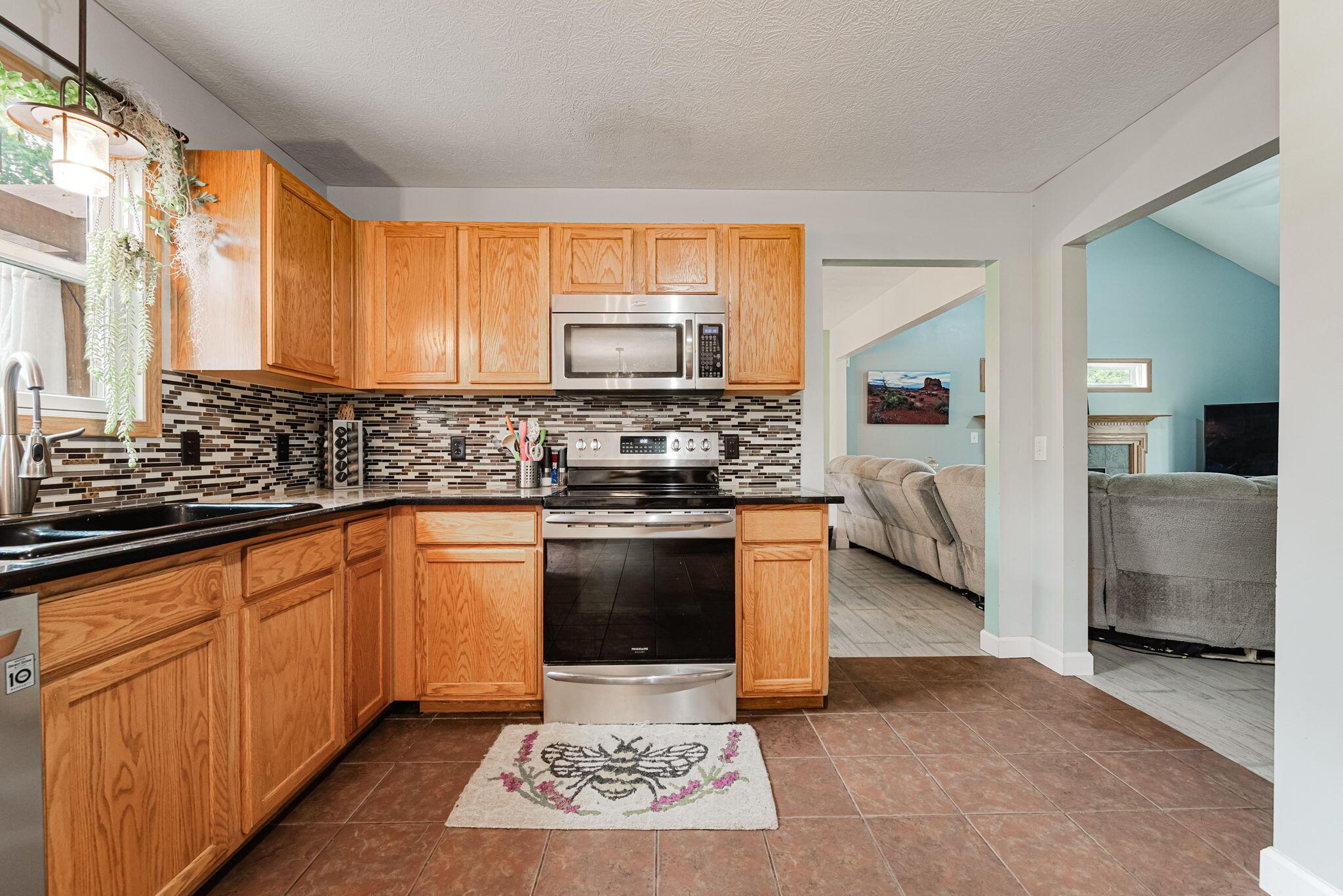 1717 Creekview Drive Property Photo 8
