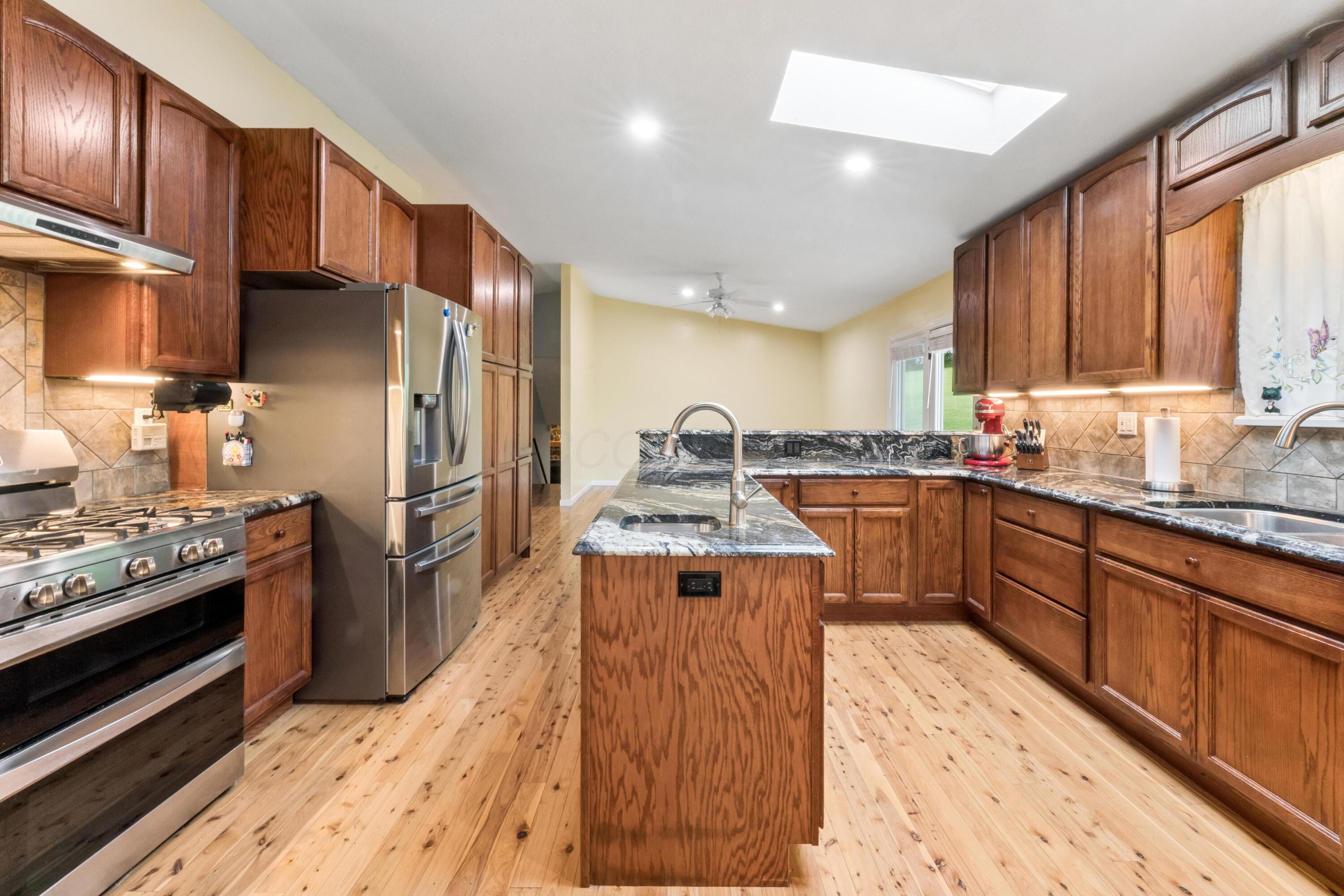 11011 Fairview Road Se Property Photo 6