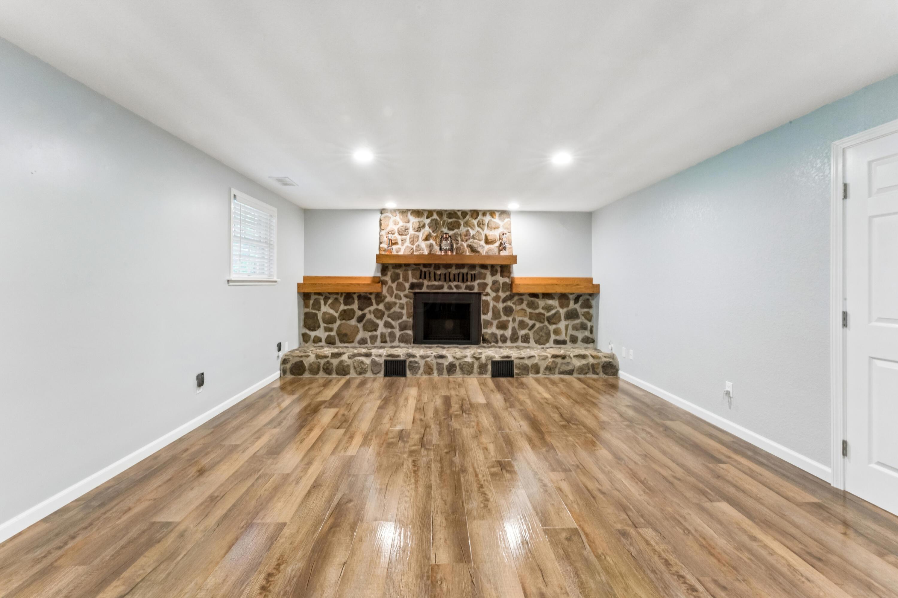 11011 Fairview Road Se Property Photo 12