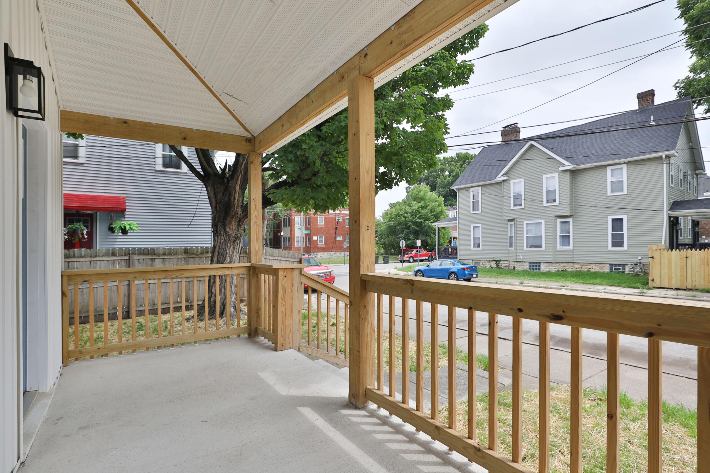 1140 E Mound Street Property Photo 4
