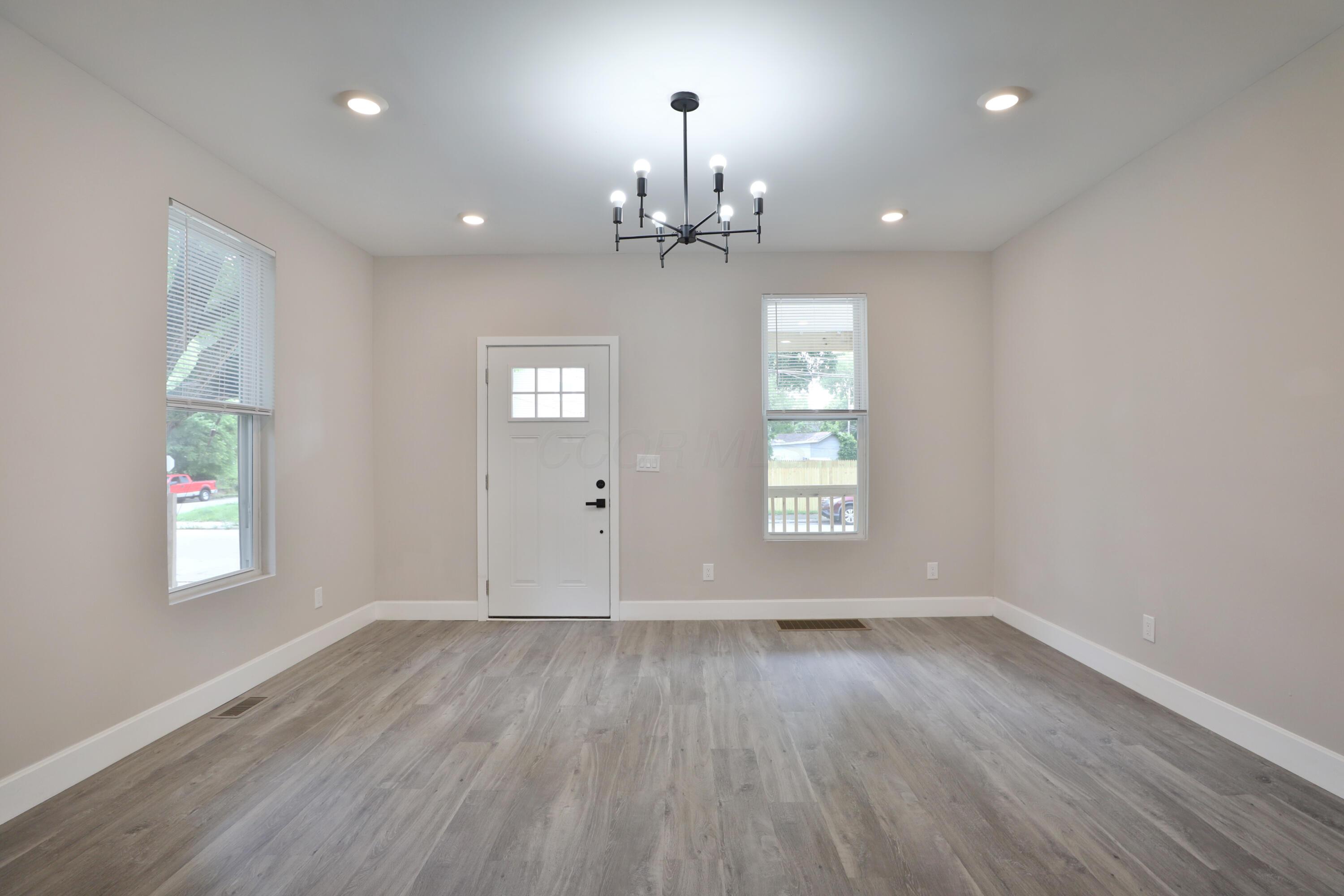 1140 E Mound Street Property Photo 6