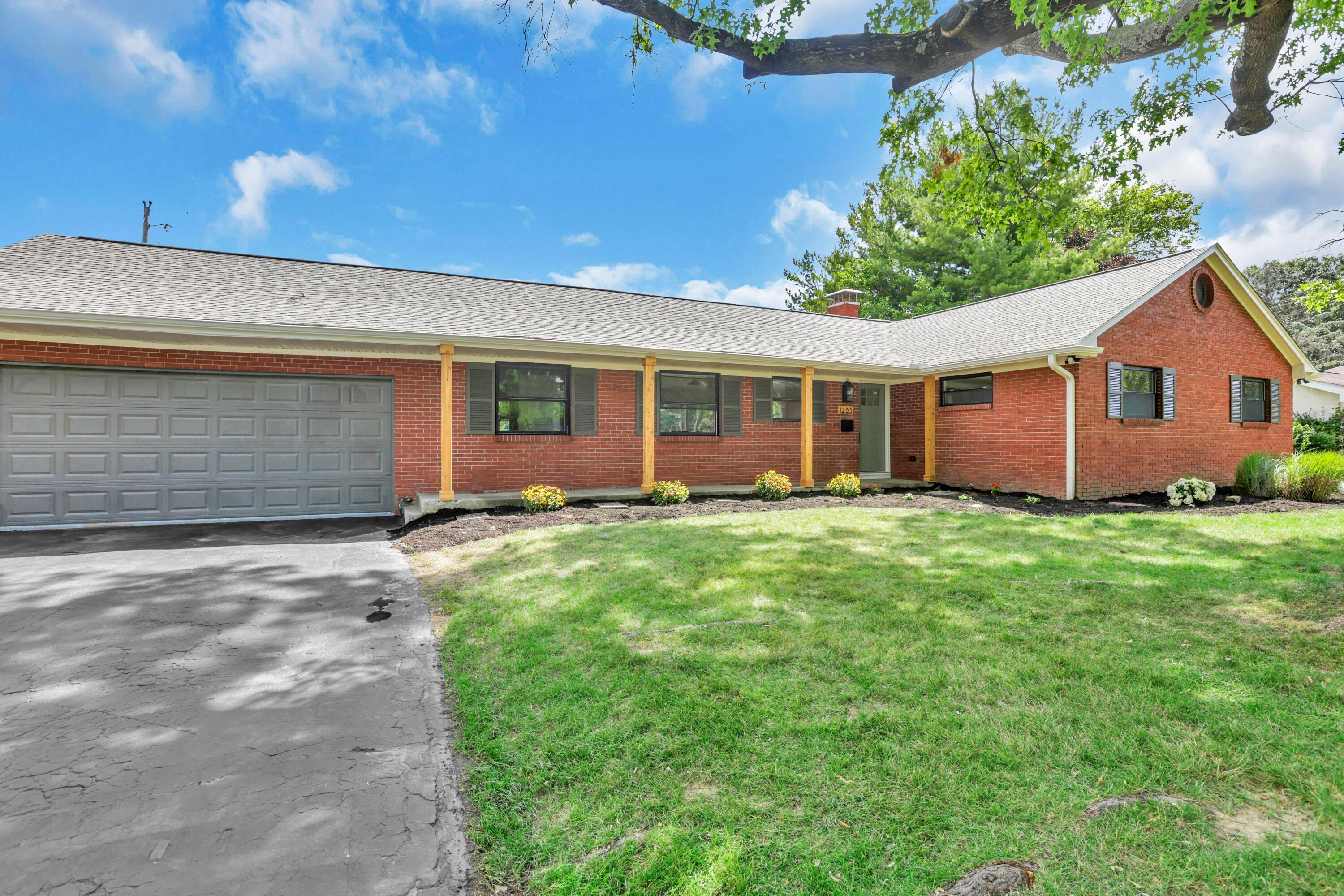 1285 Kingsgate Road Property Photo 2