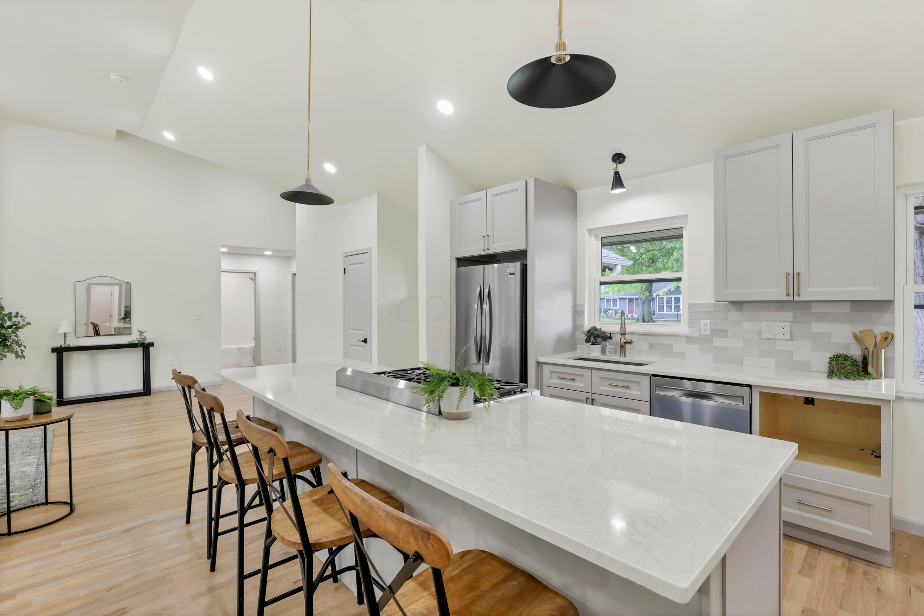 1285 Kingsgate Road Property Photo 14