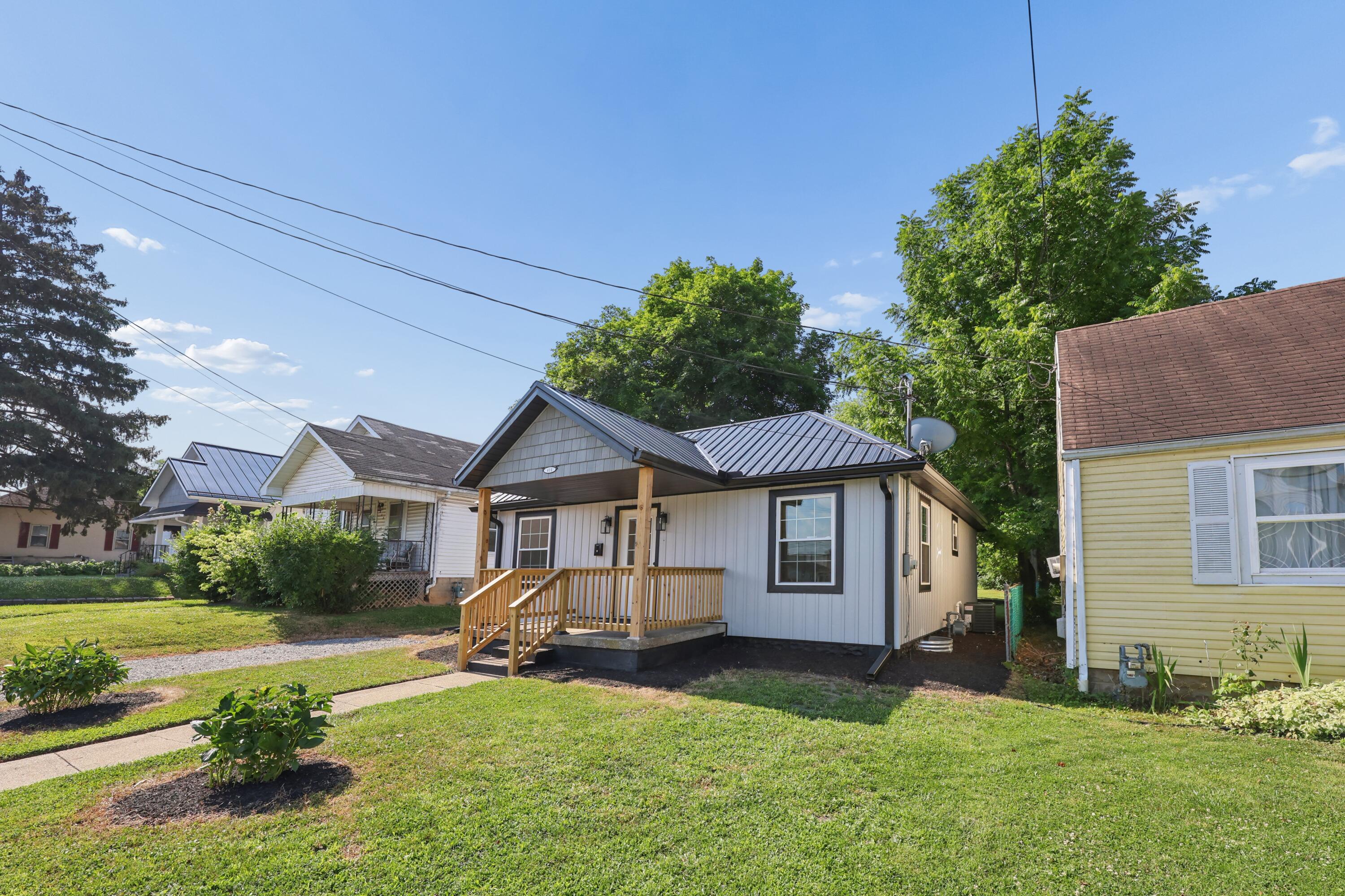 411 E Ohio Street Property Photo 2