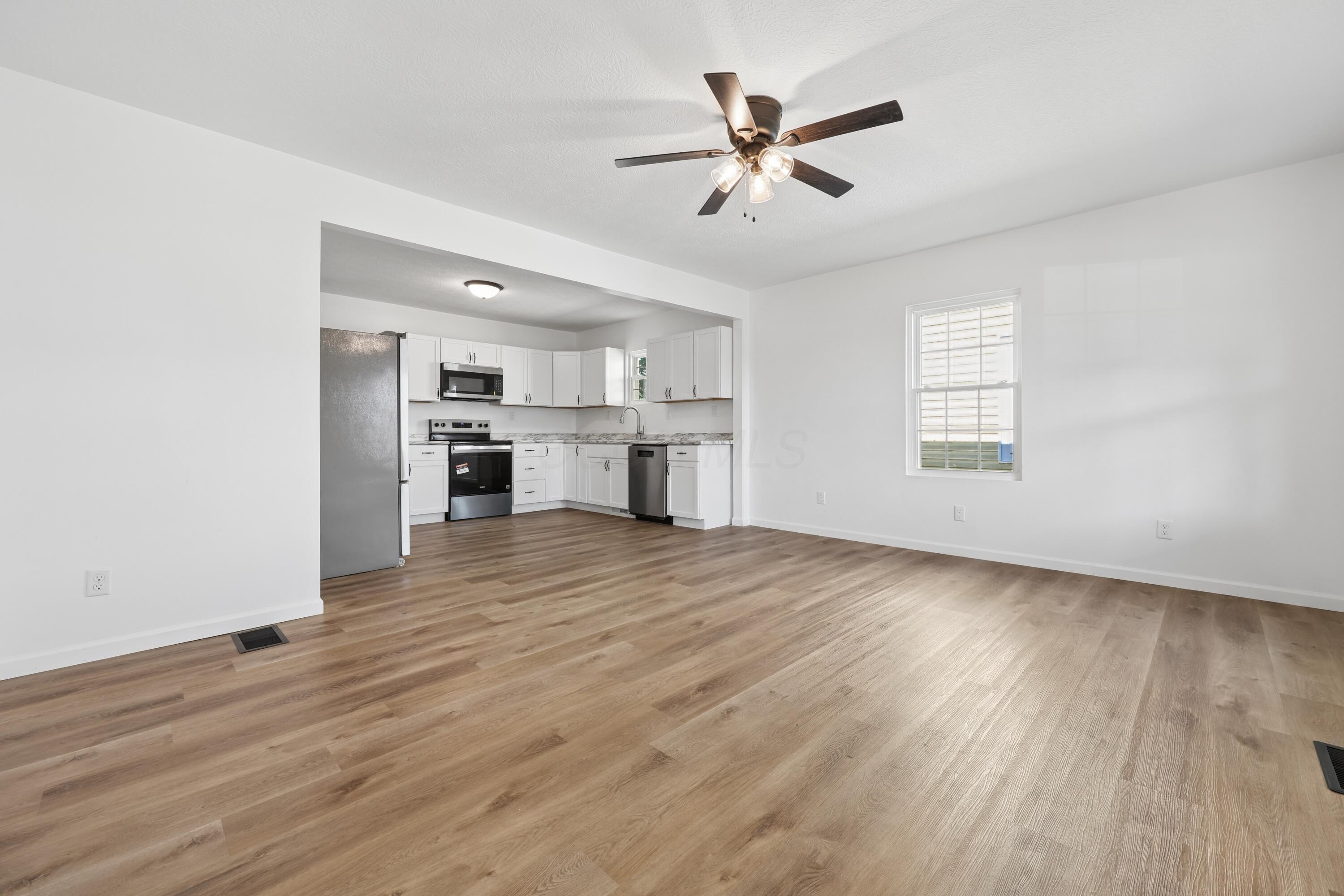 411 E Ohio Street Property Photo 6