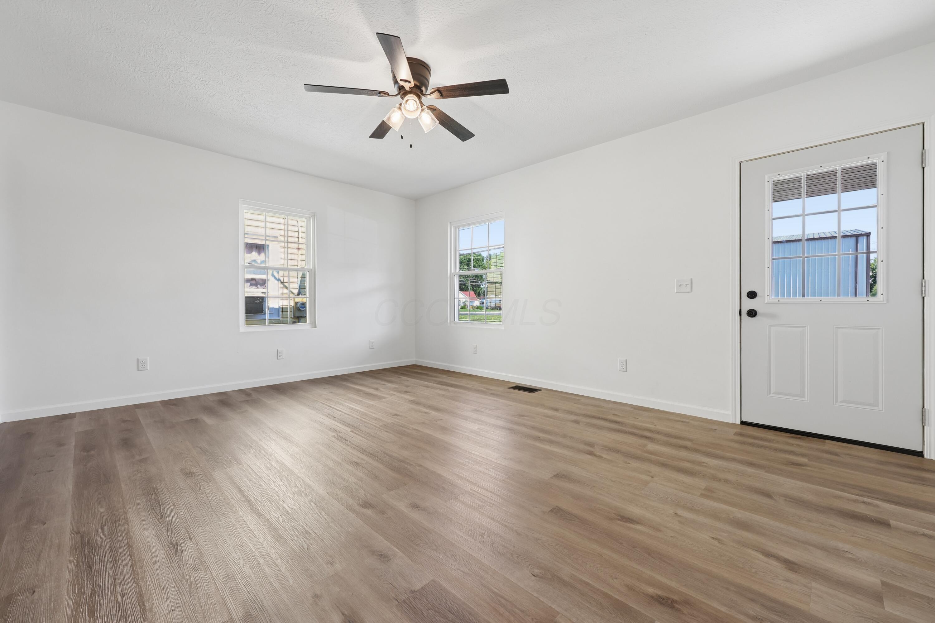 411 E Ohio Street Property Photo 8