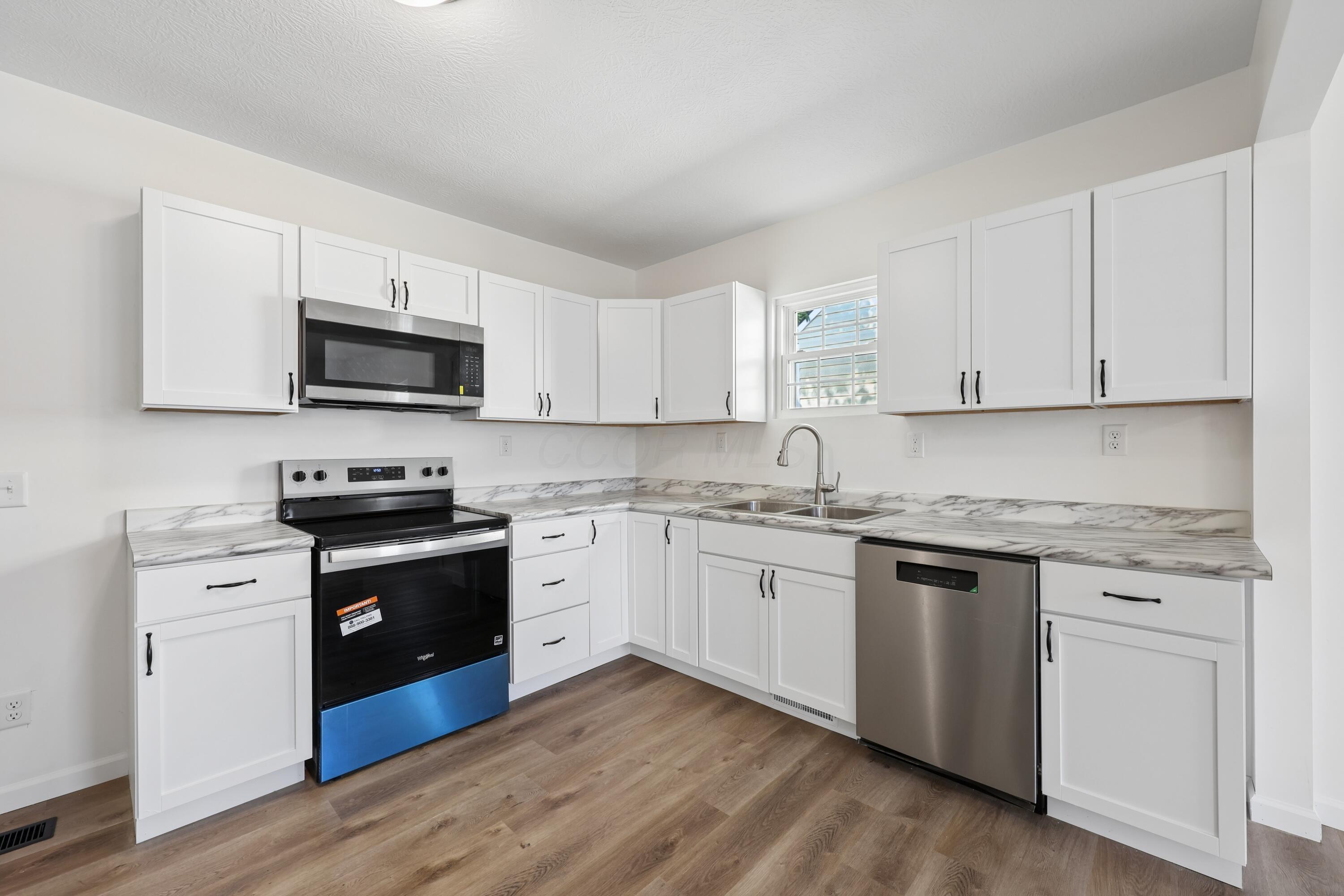 411 E Ohio Street Property Photo 9