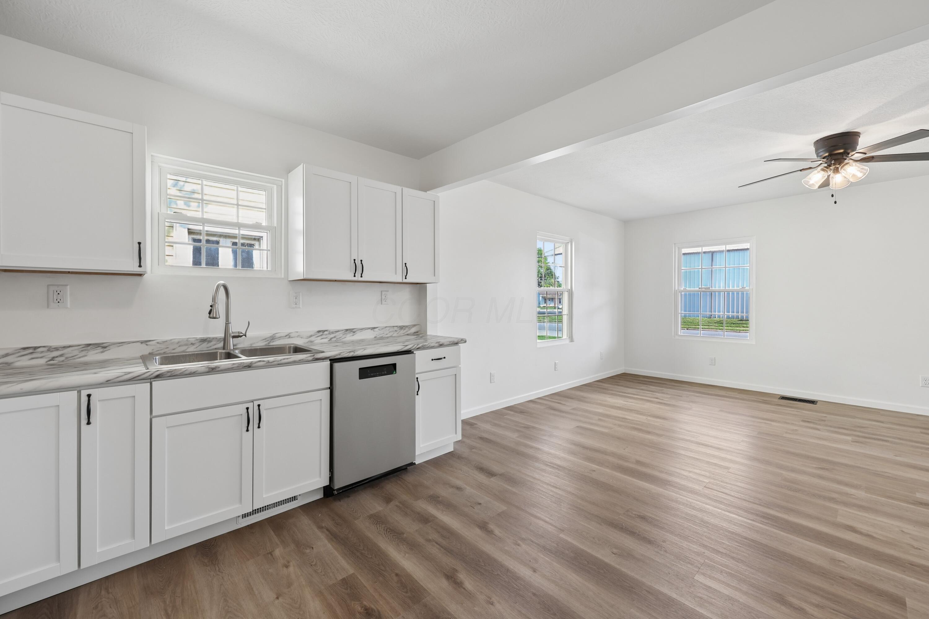 411 E Ohio Street Property Photo 12