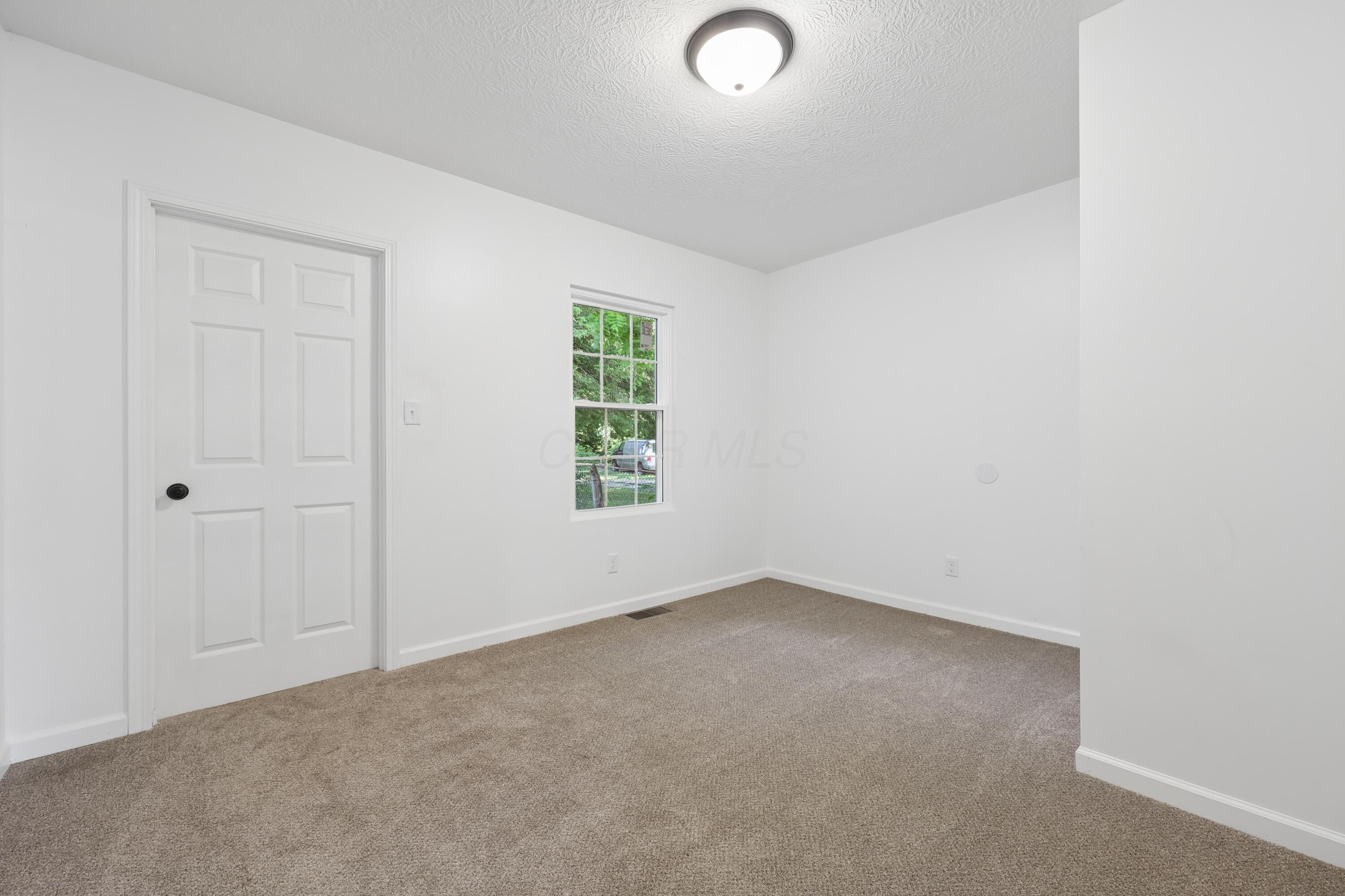 411 E Ohio Street Property Photo 13