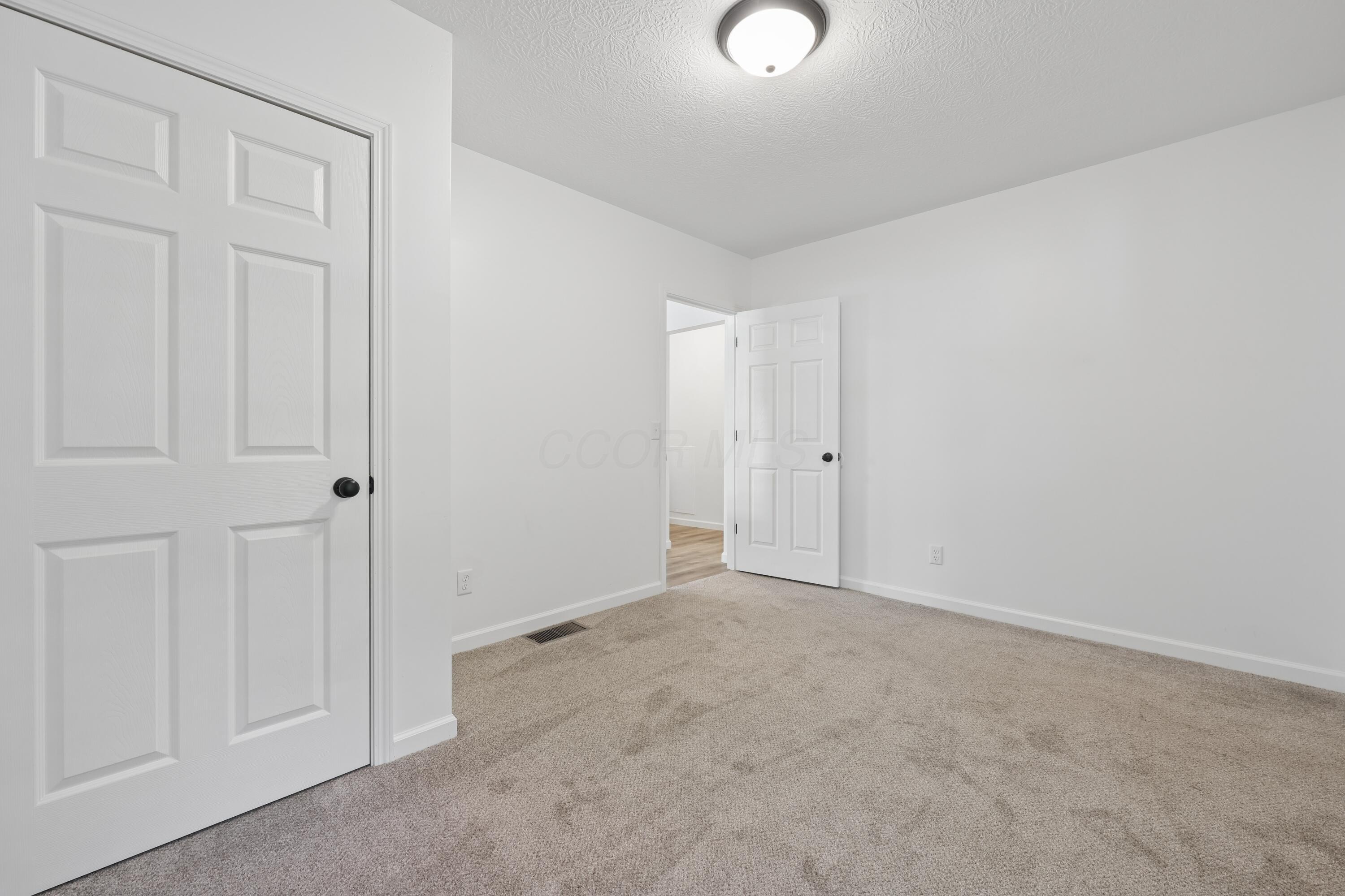 411 E Ohio Street Property Photo 14