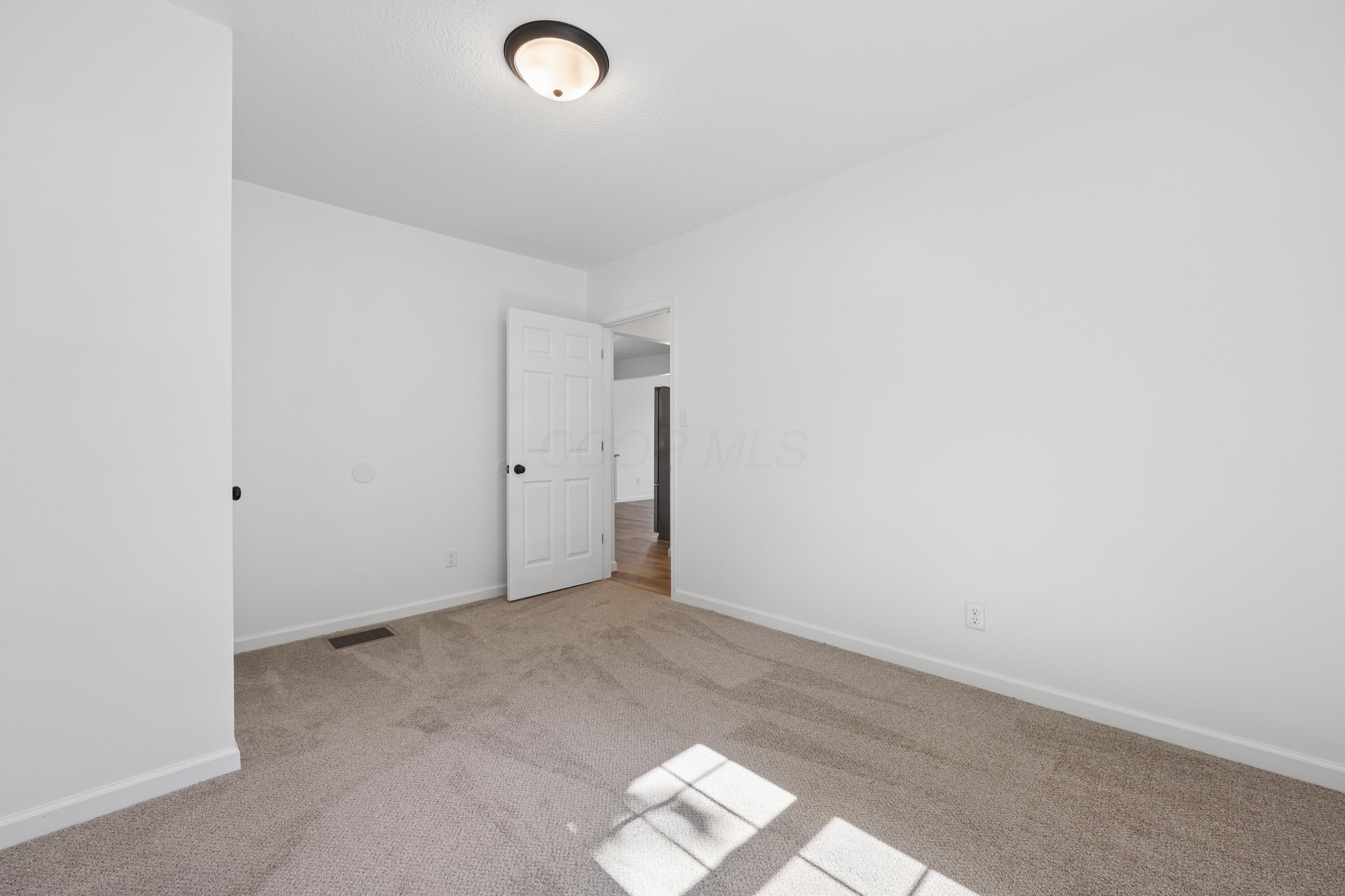 411 E Ohio Street Property Photo 19