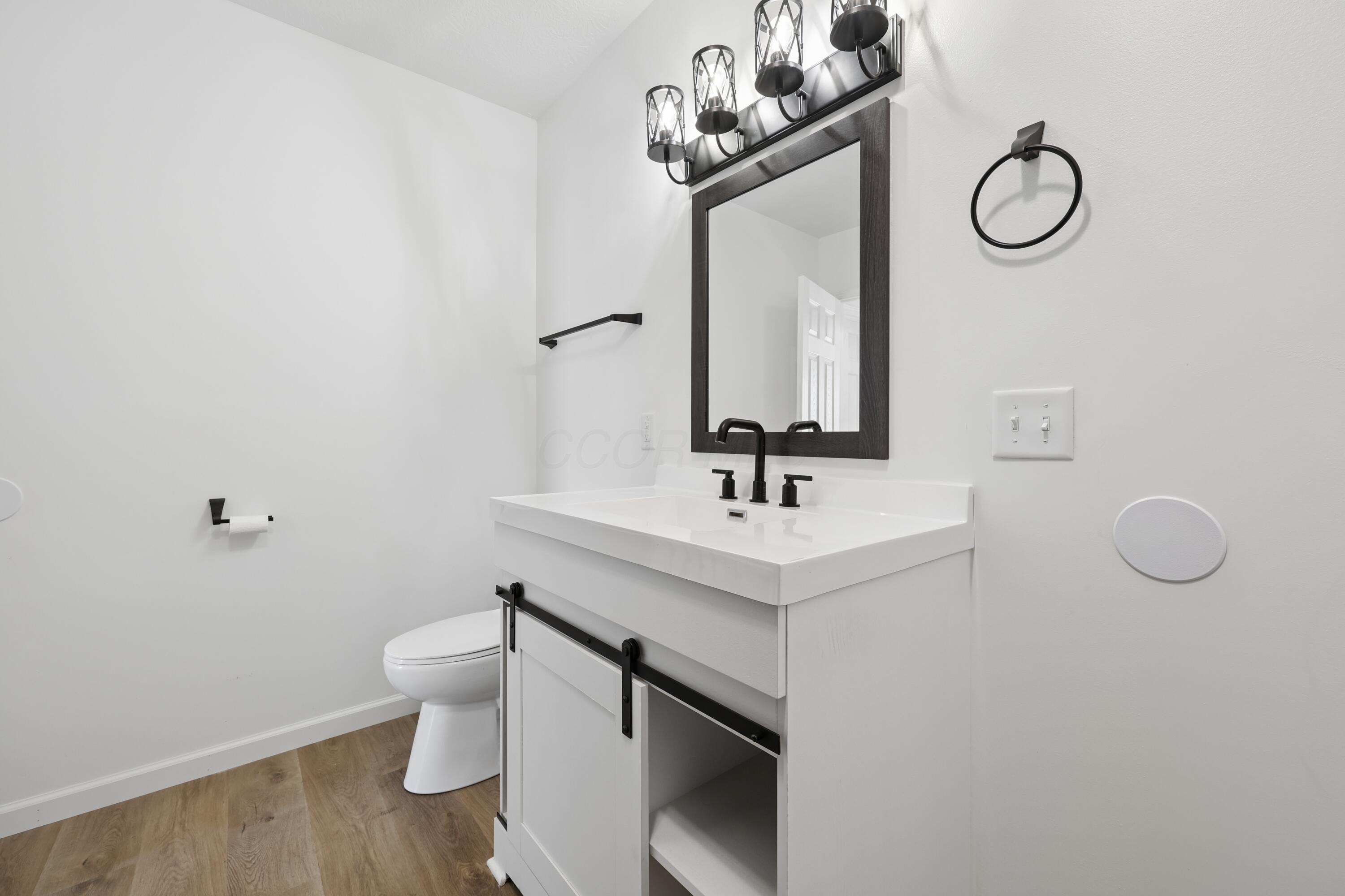 411 E Ohio Street Property Photo 20