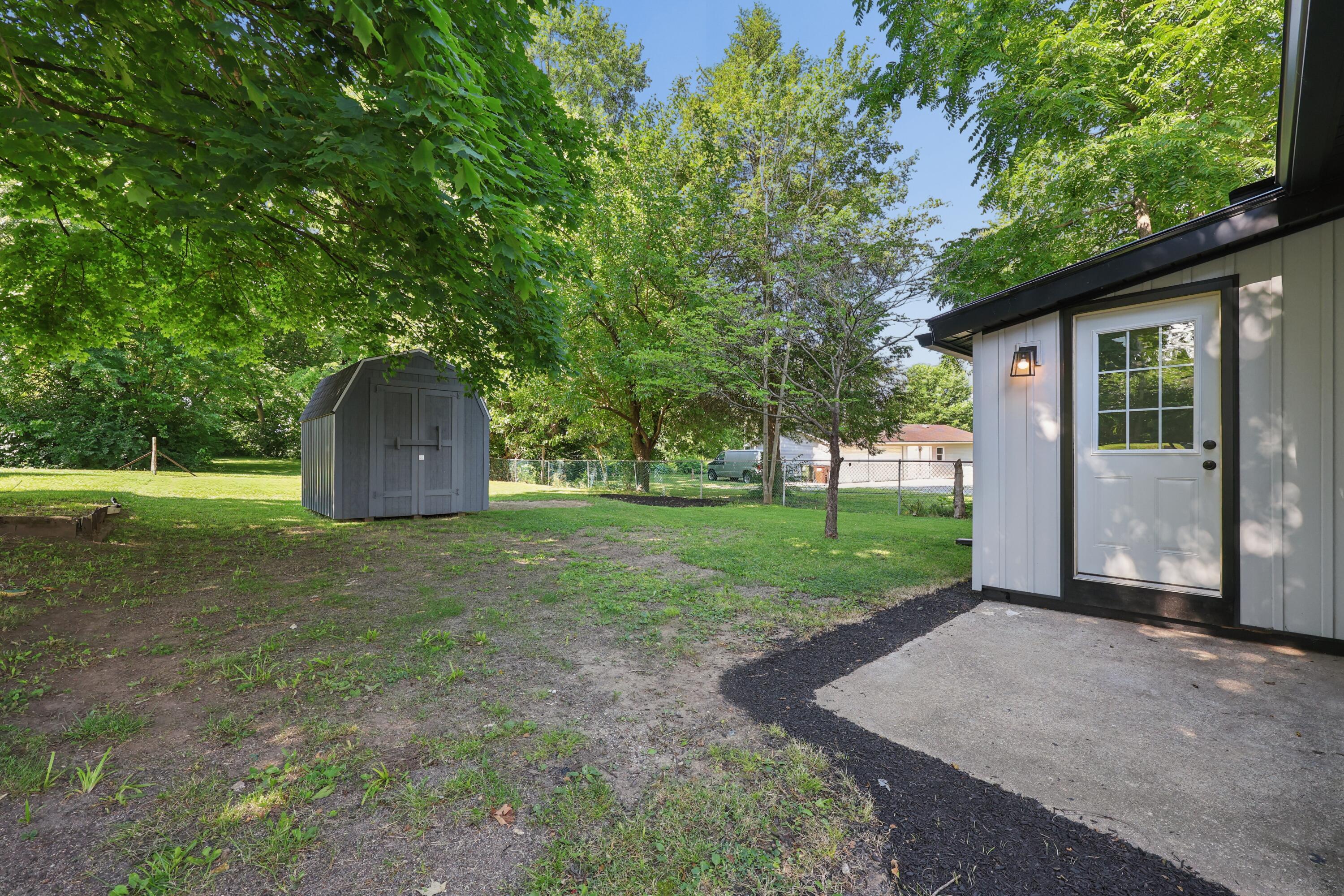 411 E Ohio Street Property Photo 28