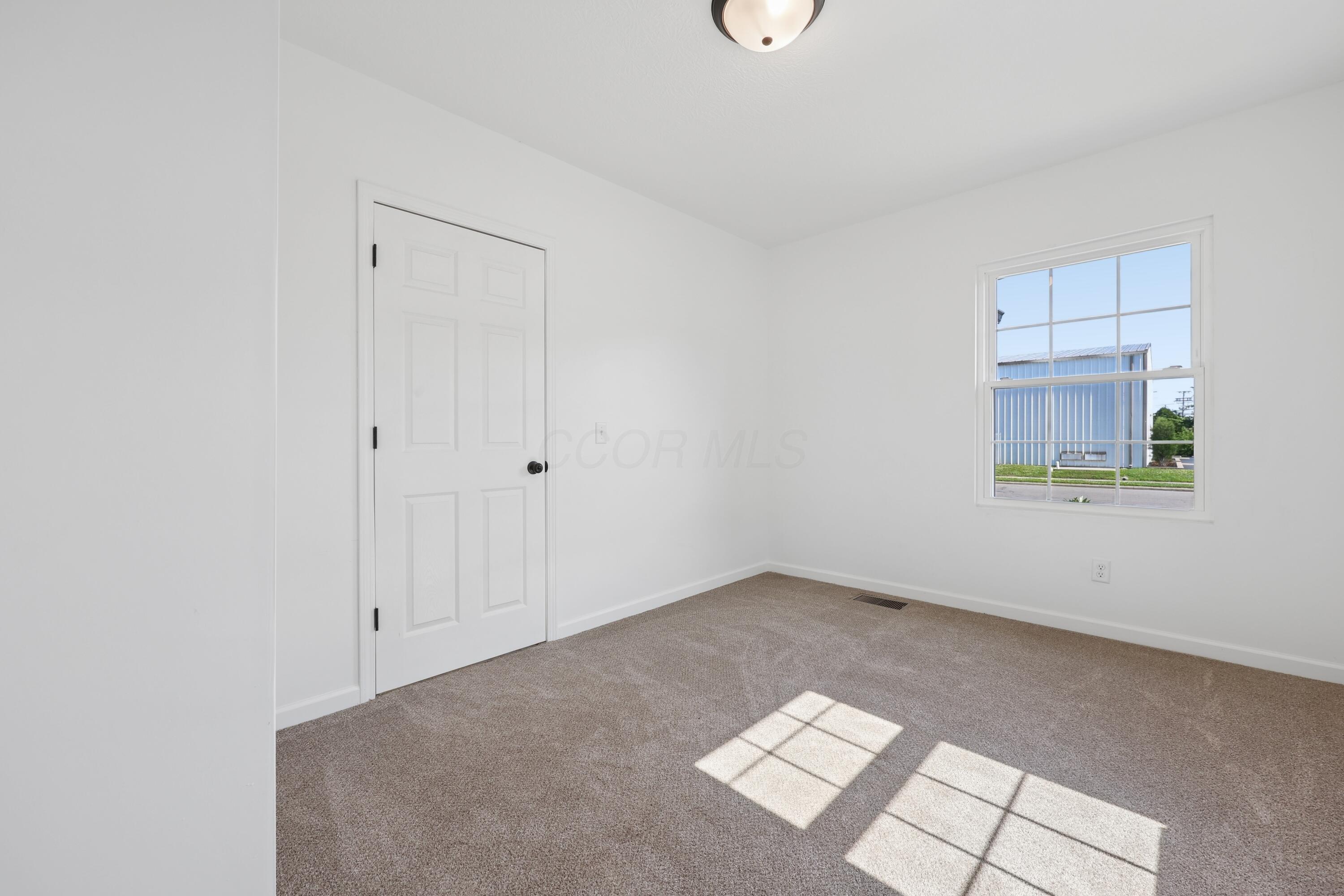 411 E Ohio Street Property Photo 31