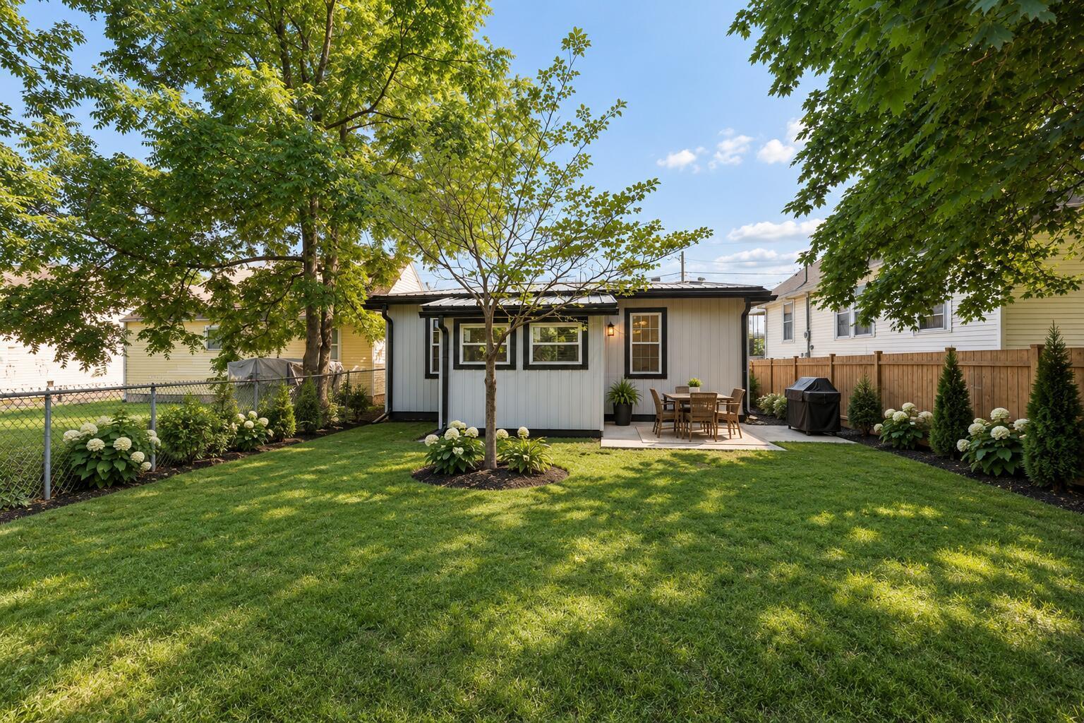 411 E Ohio Street Property Photo 40