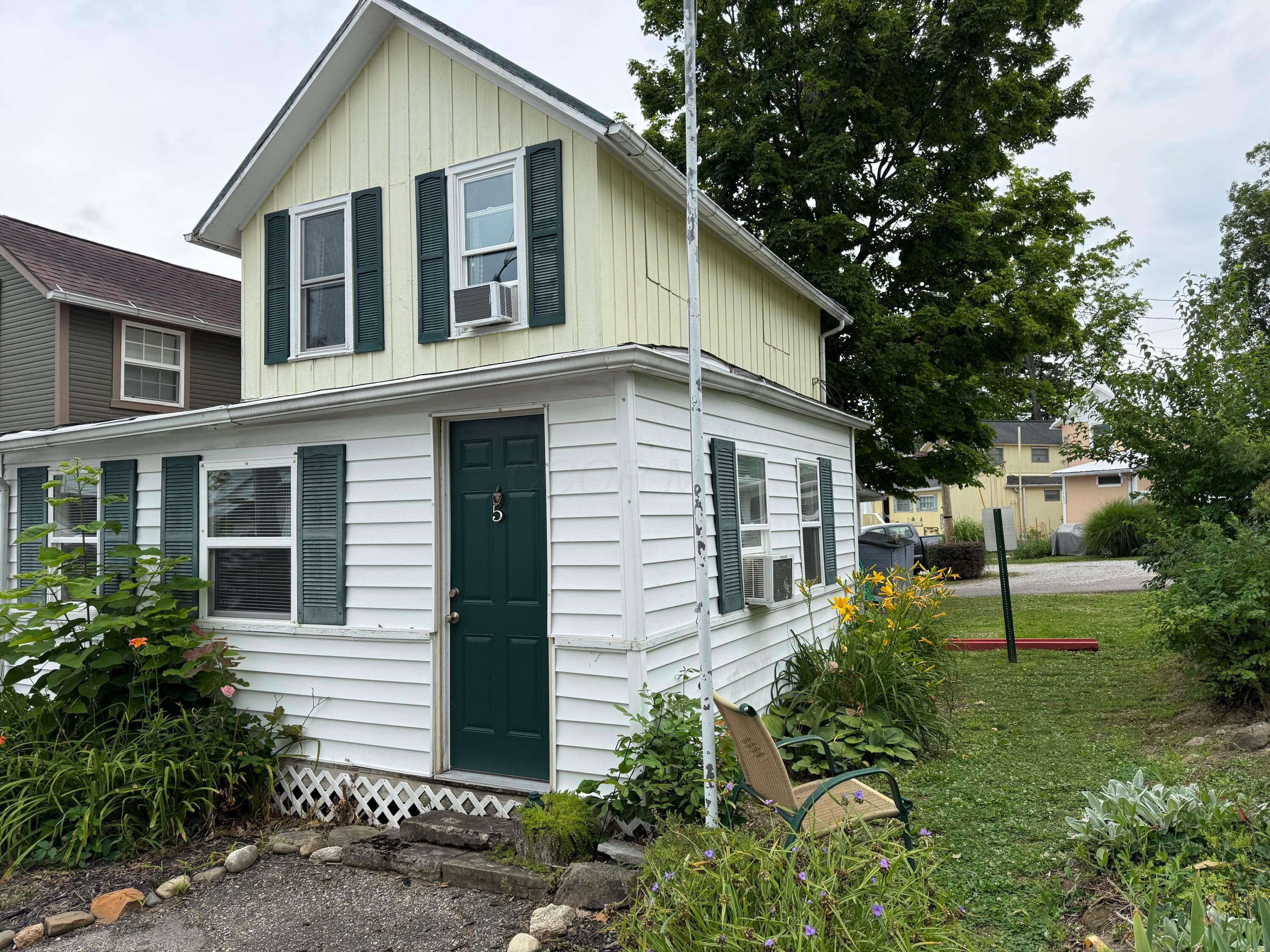 5 1st Avenue Property Photo 1