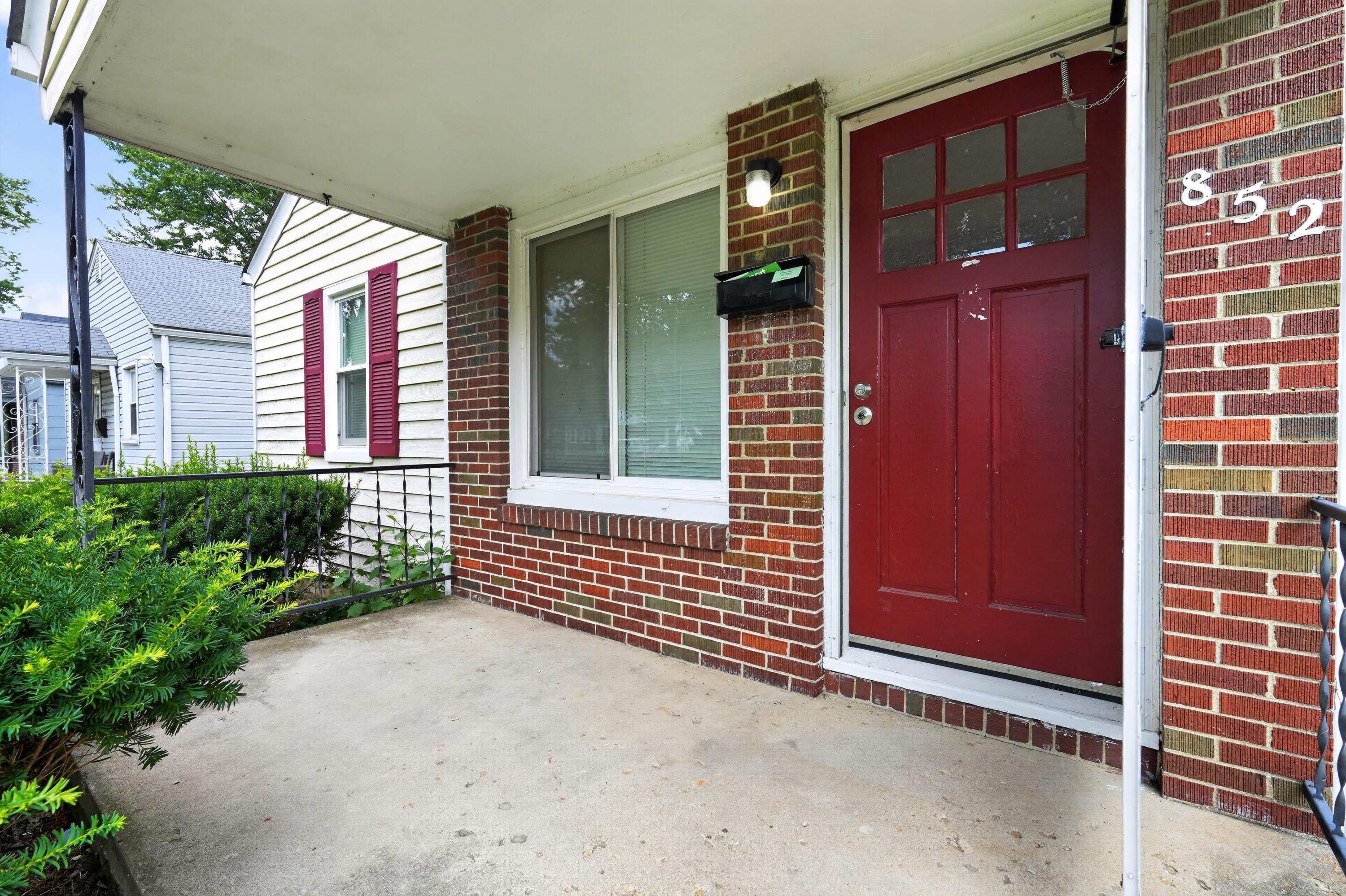 852 S Hampton Road Property Photo 4