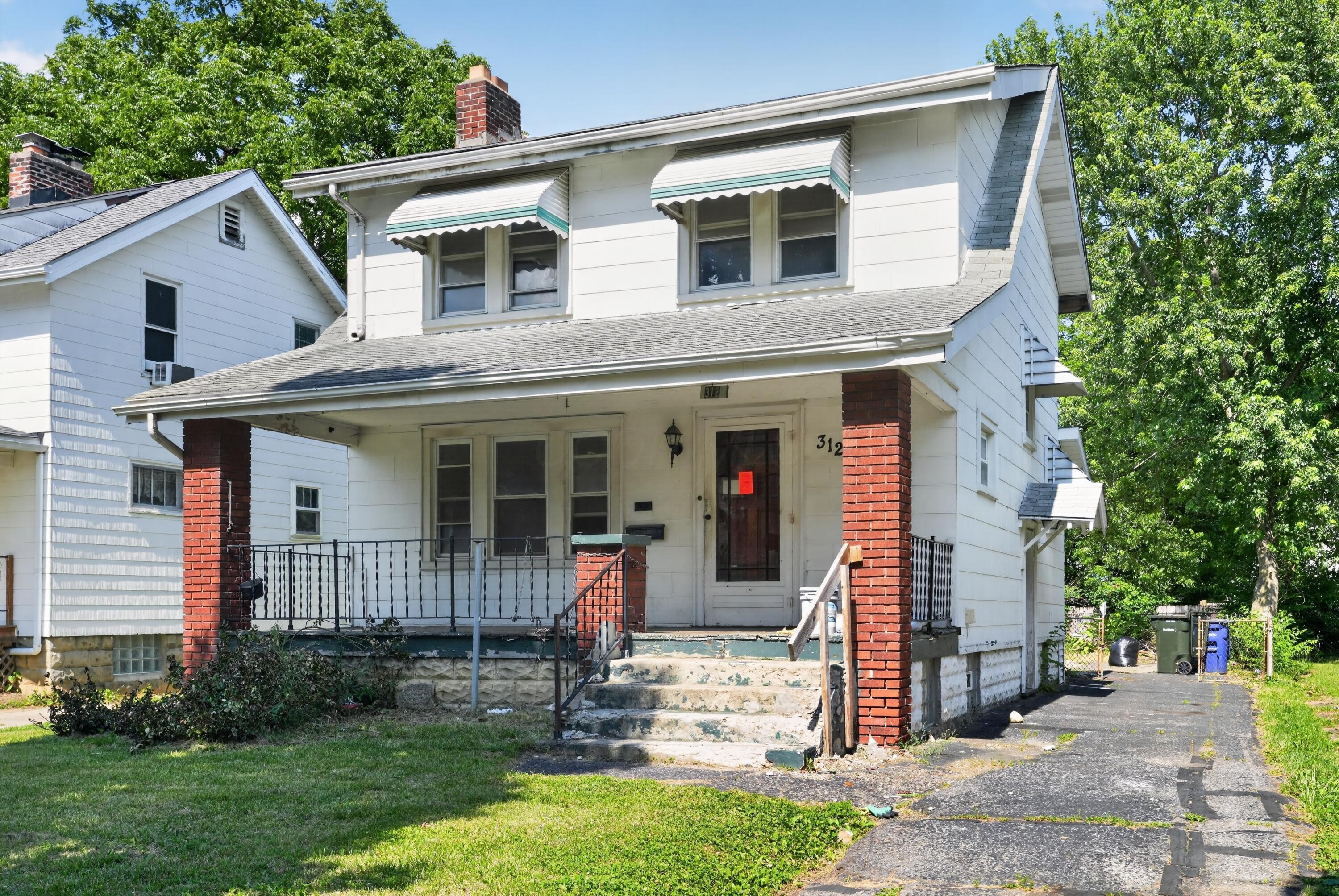 312 N Warren Avenue Property Photo 1