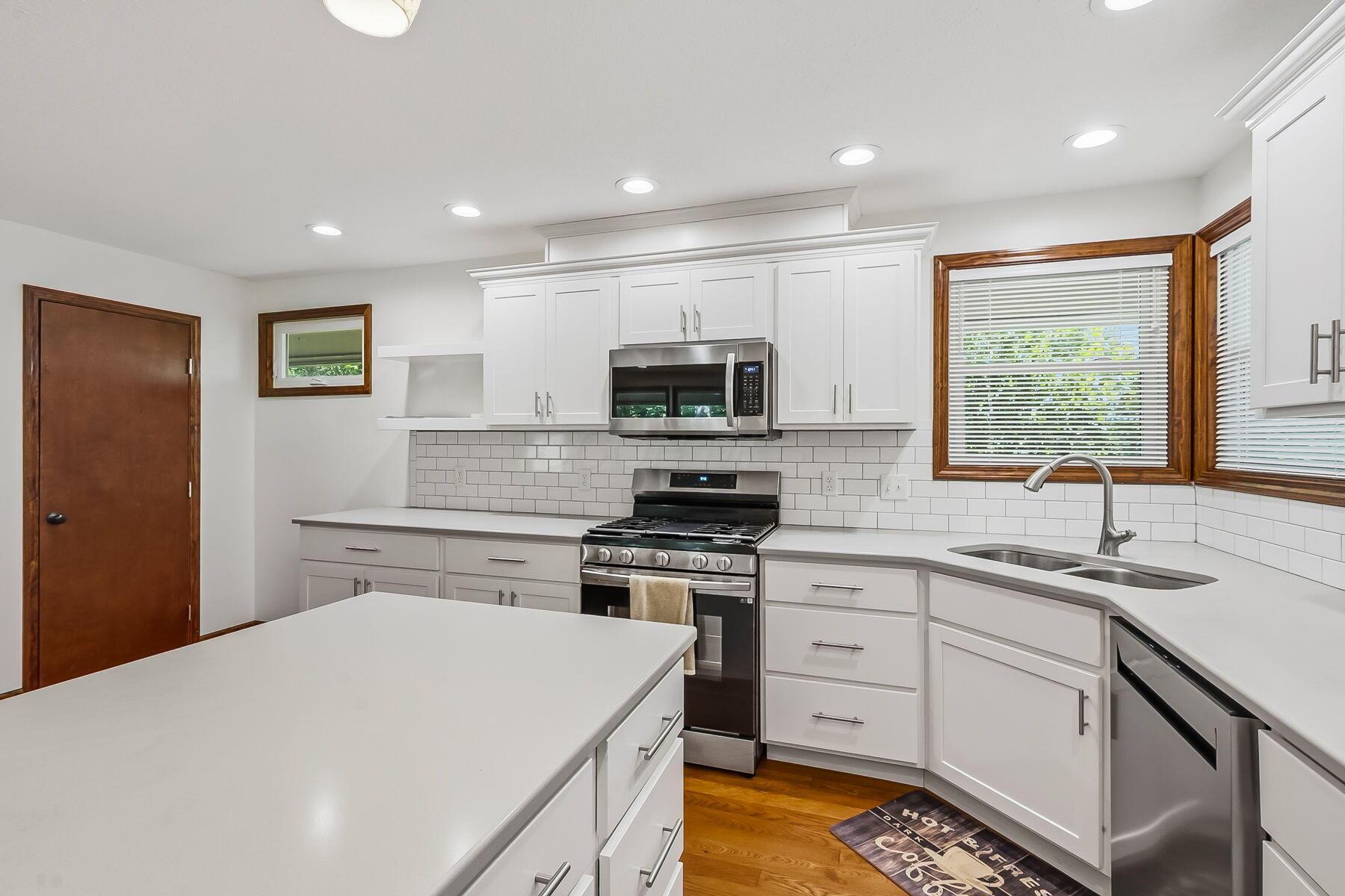1109 N Park Street Property Photo 4