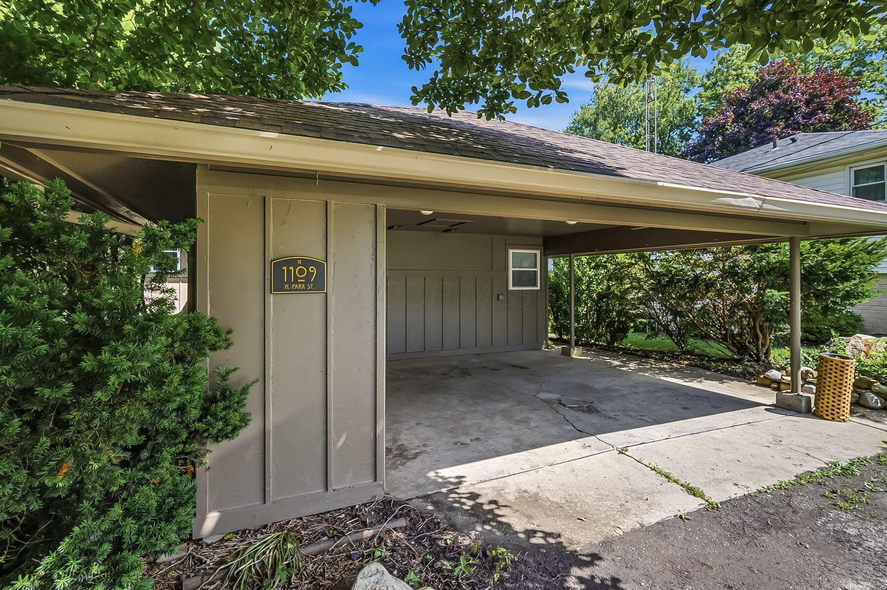 1109 N Park Street Property Photo 39