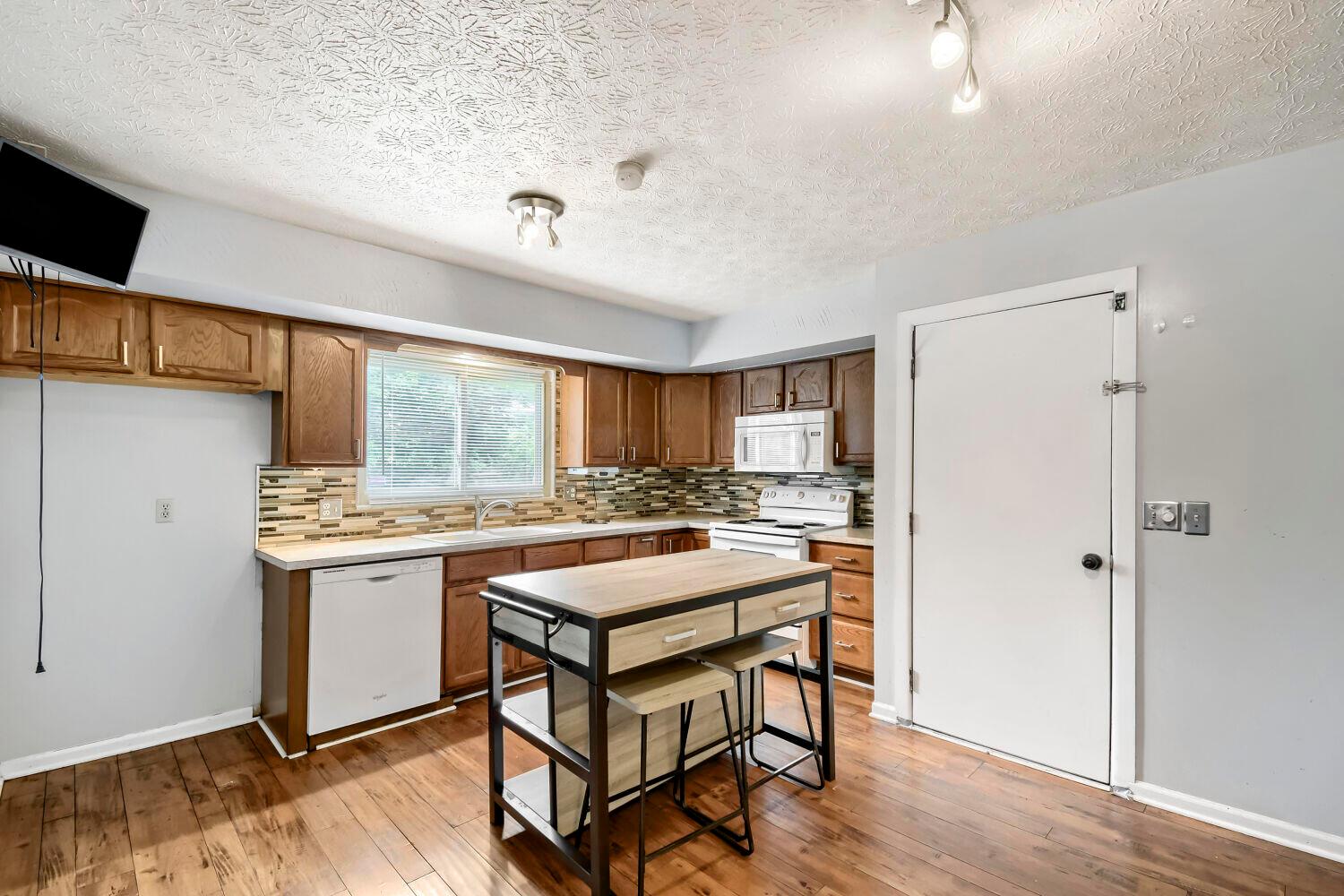 5531 Karl Road Property Photo 6