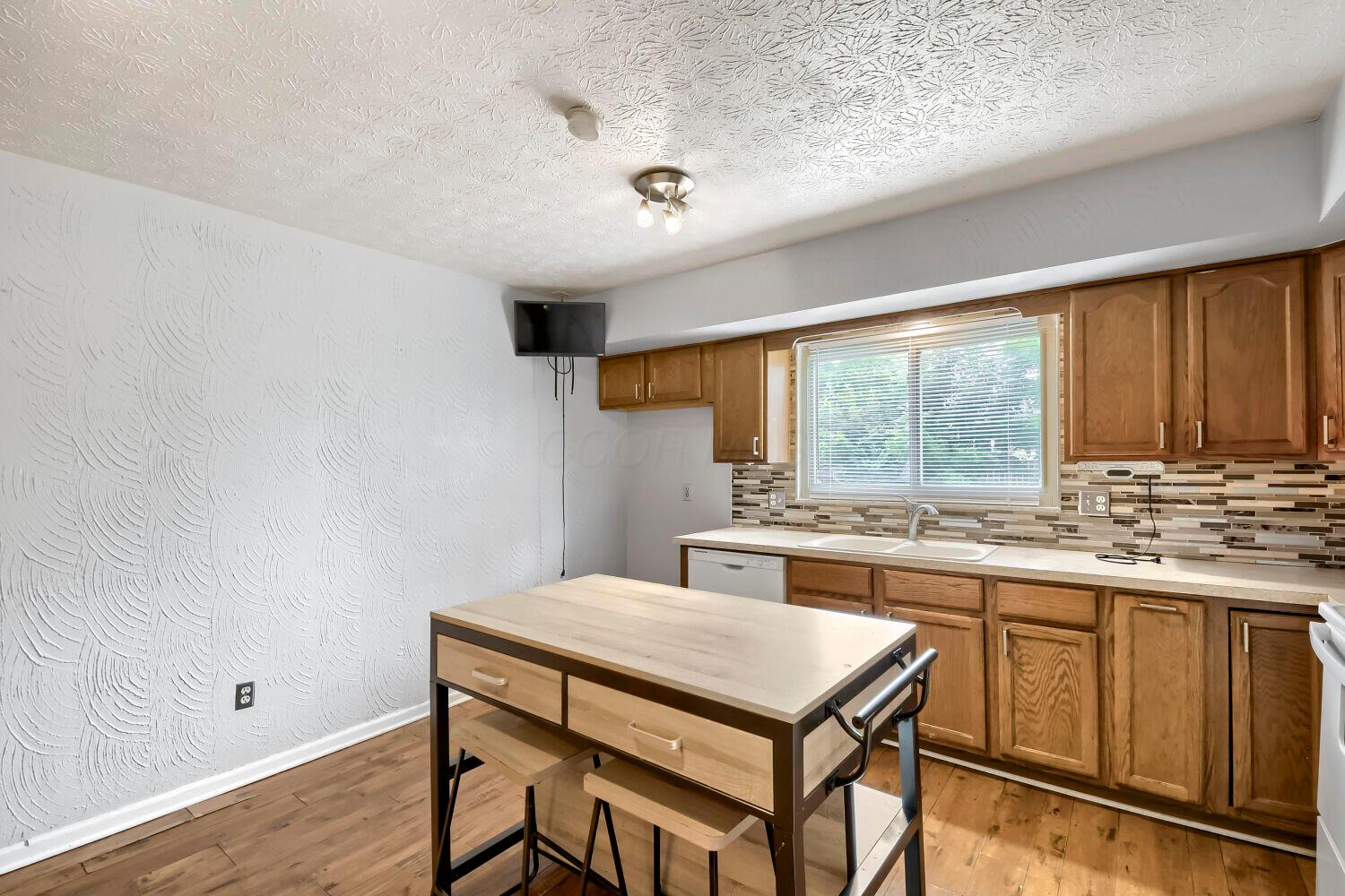 5531 Karl Road Property Photo 7