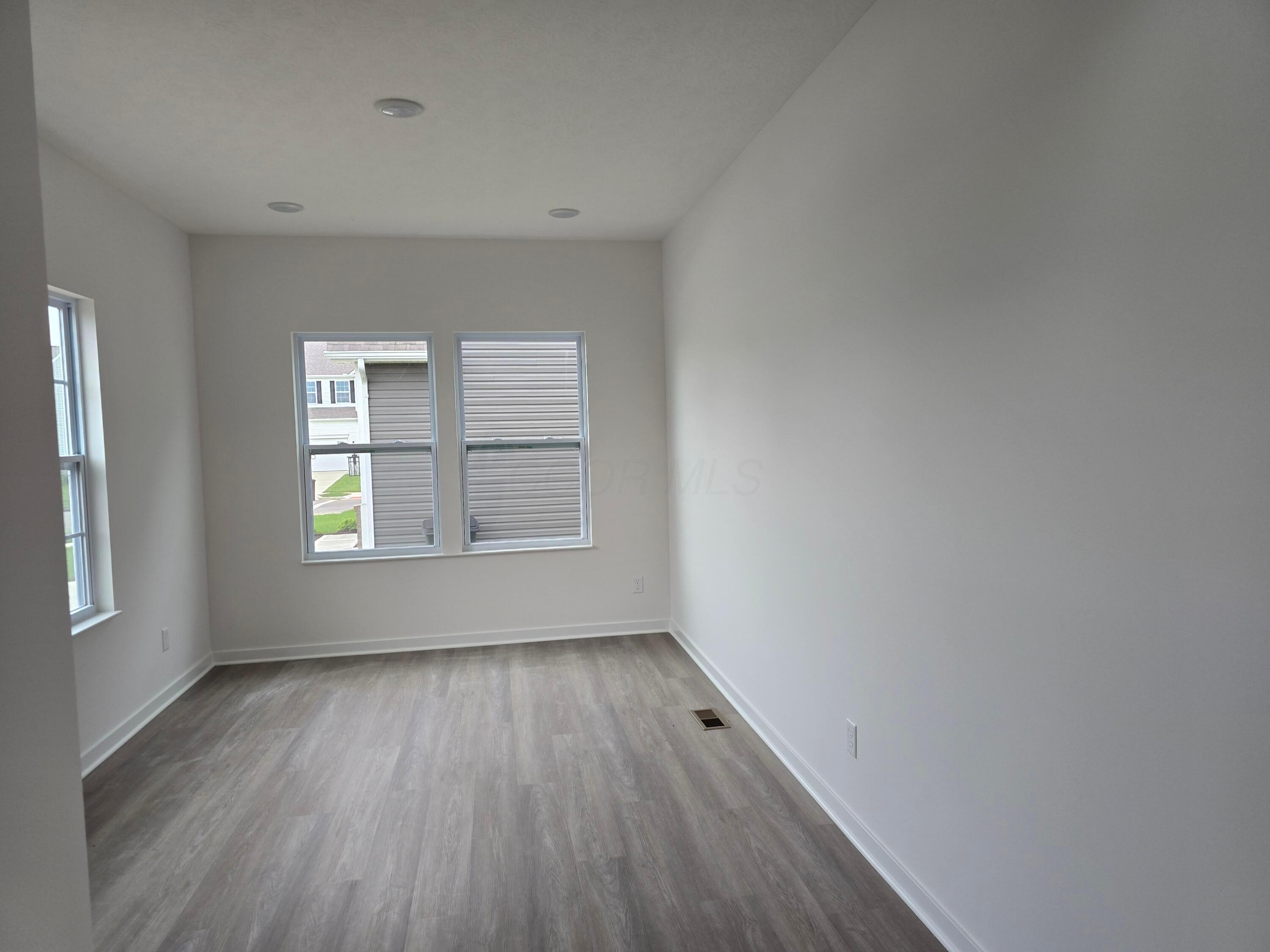 485 Creekside Drive Property Photo 4