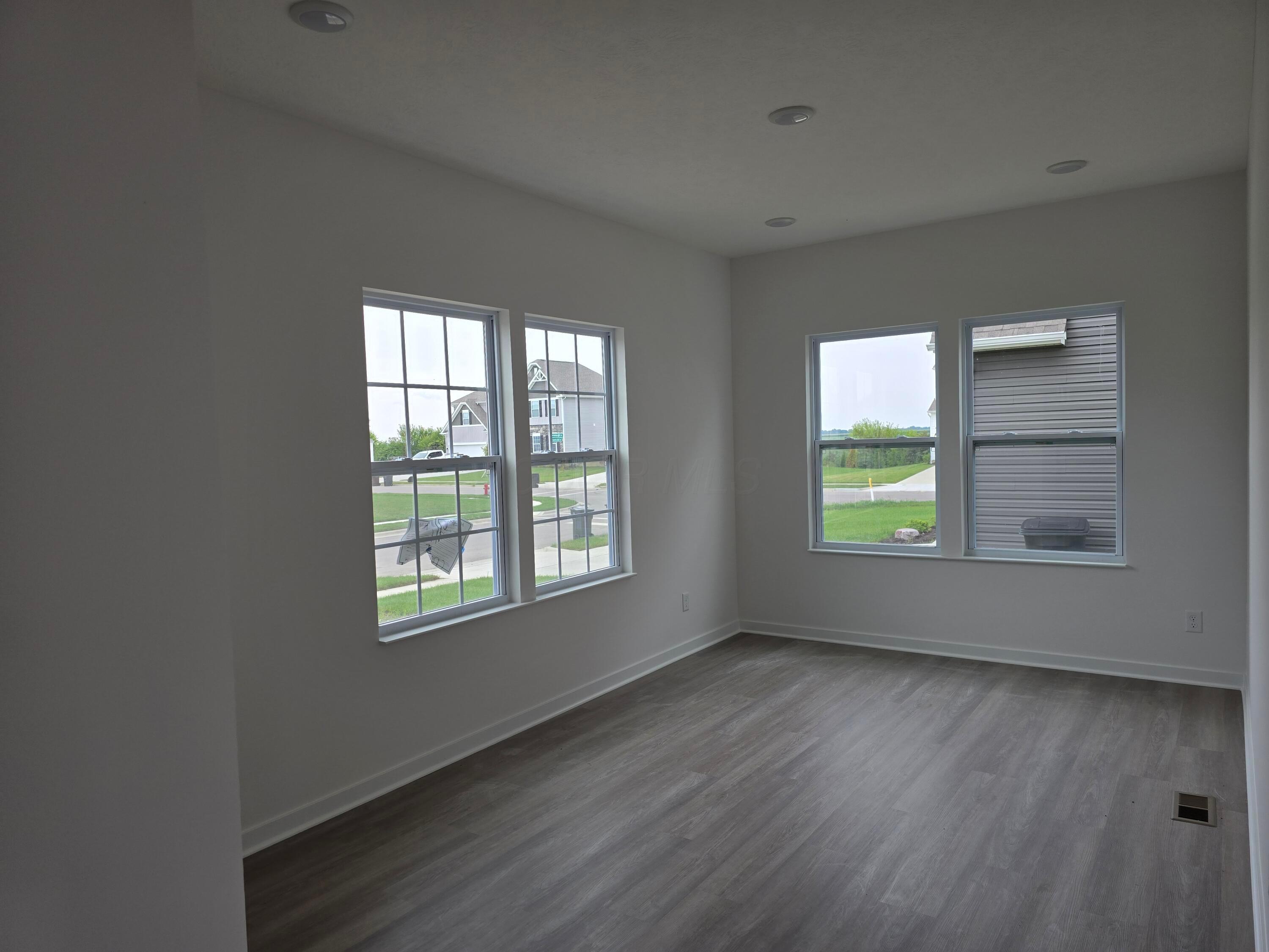 485 Creekside Drive Property Photo 5