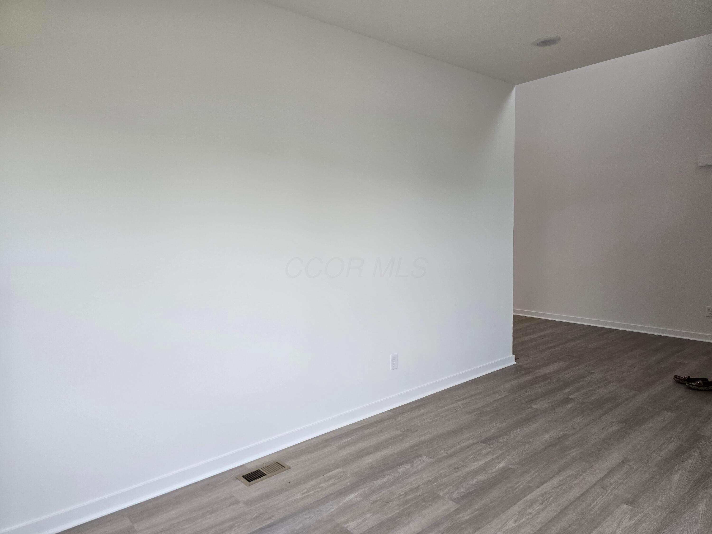 485 Creekside Drive Property Photo 6