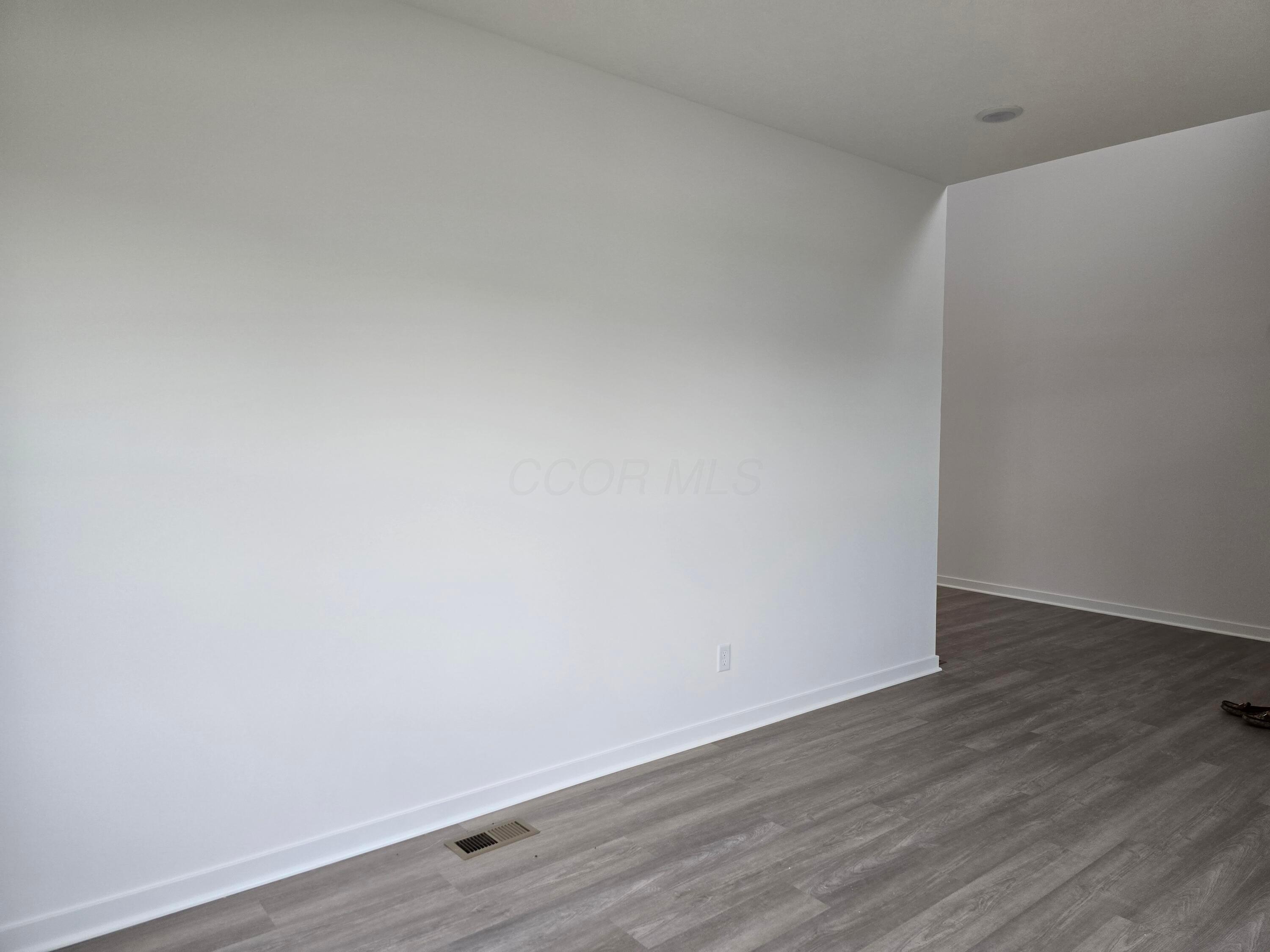 485 Creekside Drive Property Photo 7