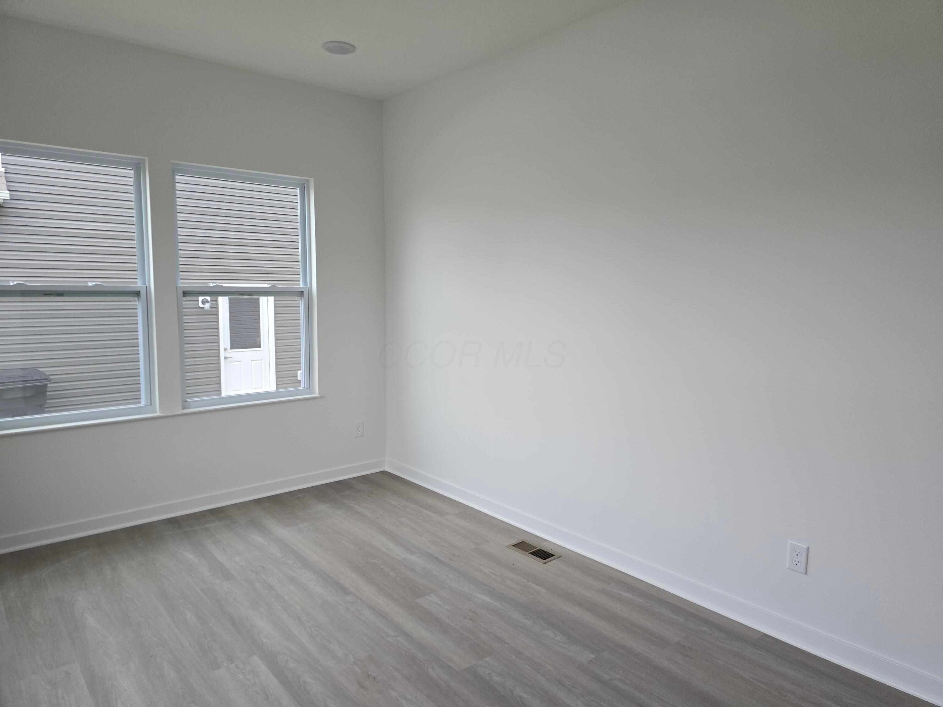 485 Creekside Drive Property Photo 8