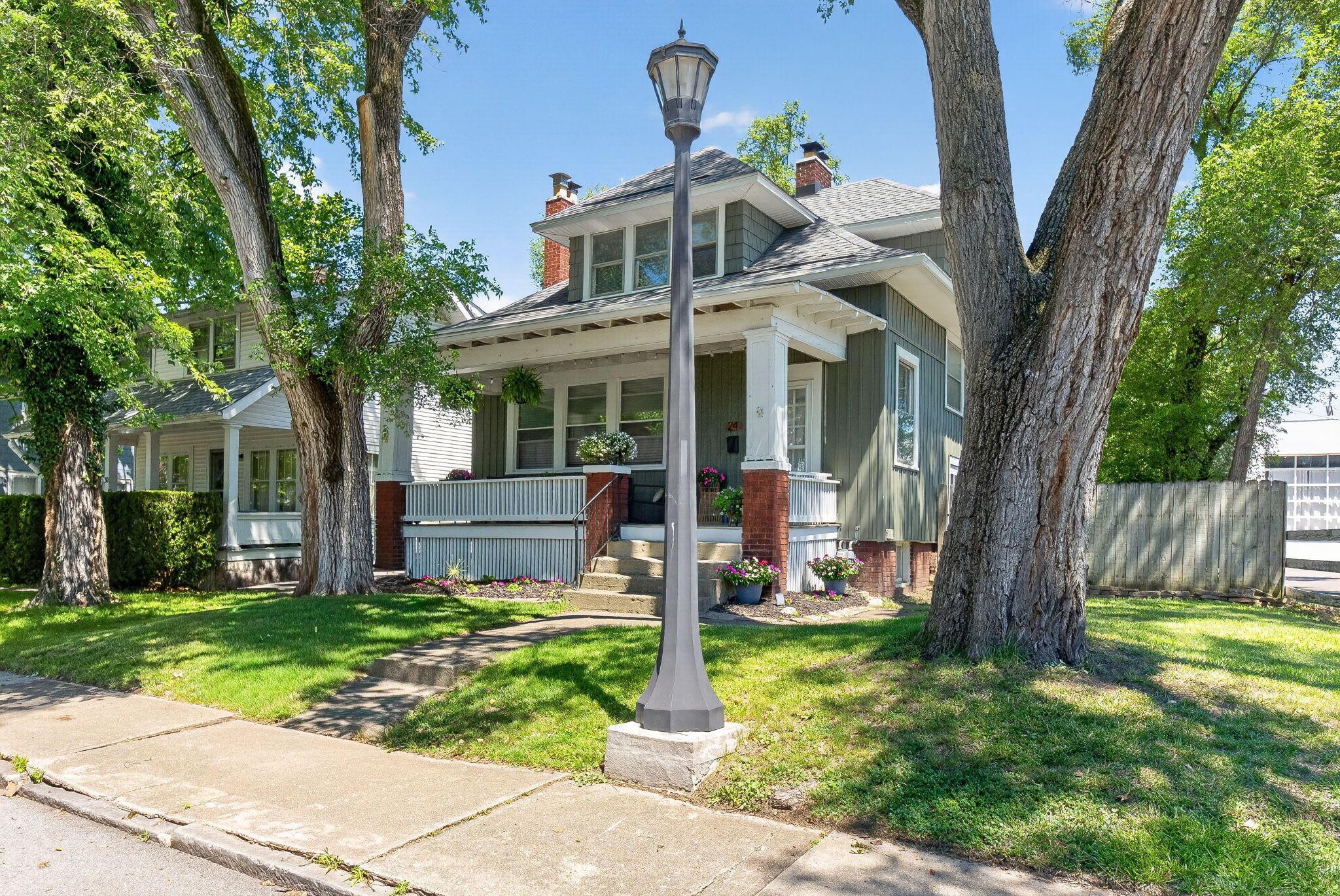 24 W Kenworth Road Property Photo 1