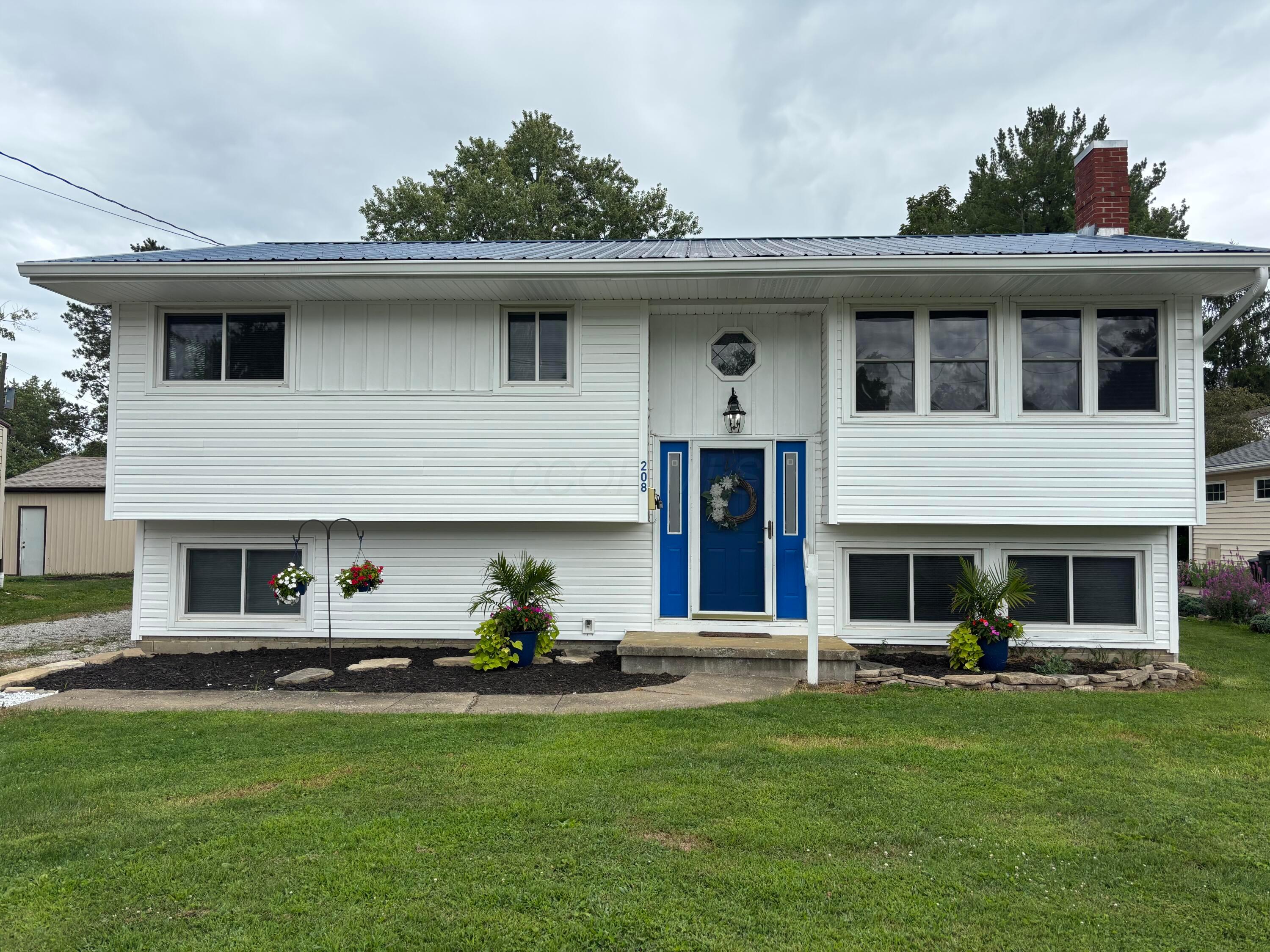 208 S Gordon Avenue Property Photo 1