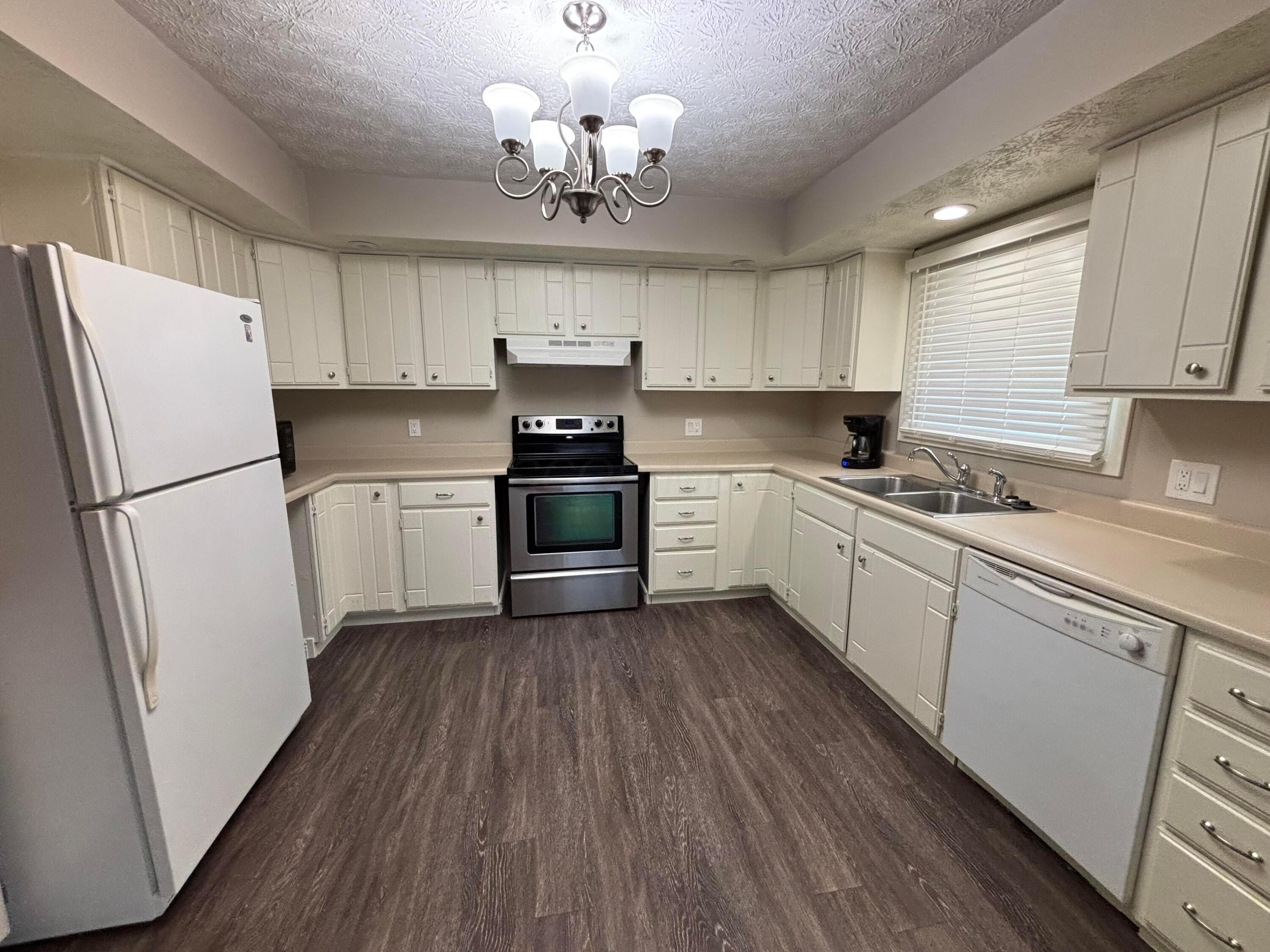 208 S Gordon Avenue Property Photo 4