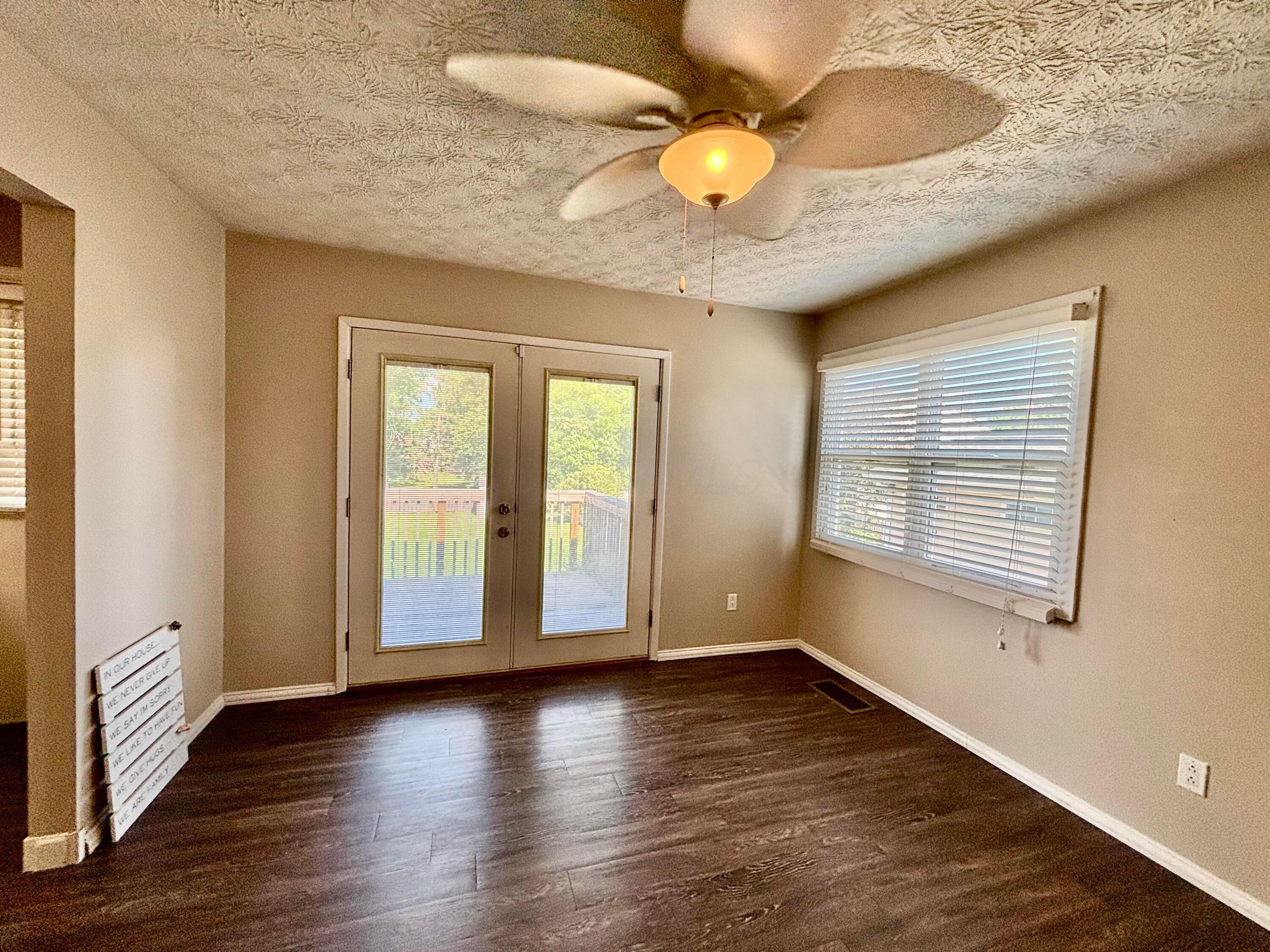 208 S Gordon Avenue Property Photo 9