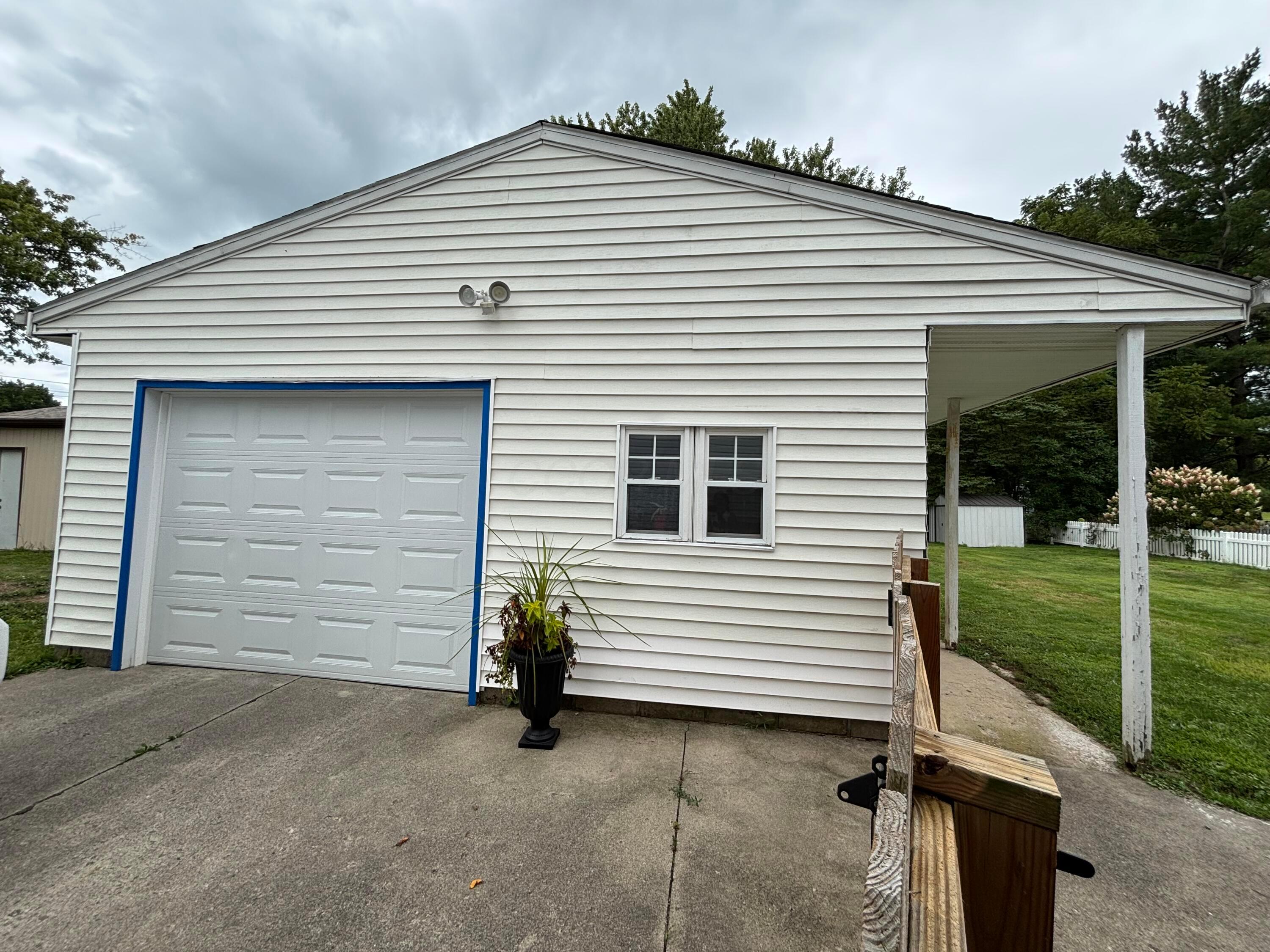 208 S Gordon Avenue Property Photo 24
