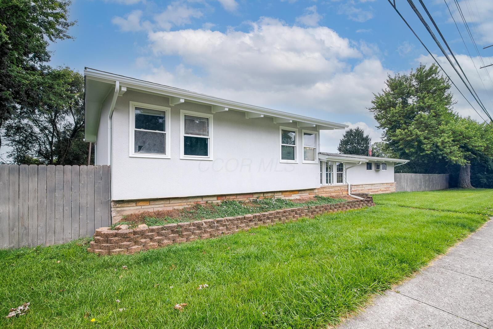 2905 W Case Road Property Photo 1