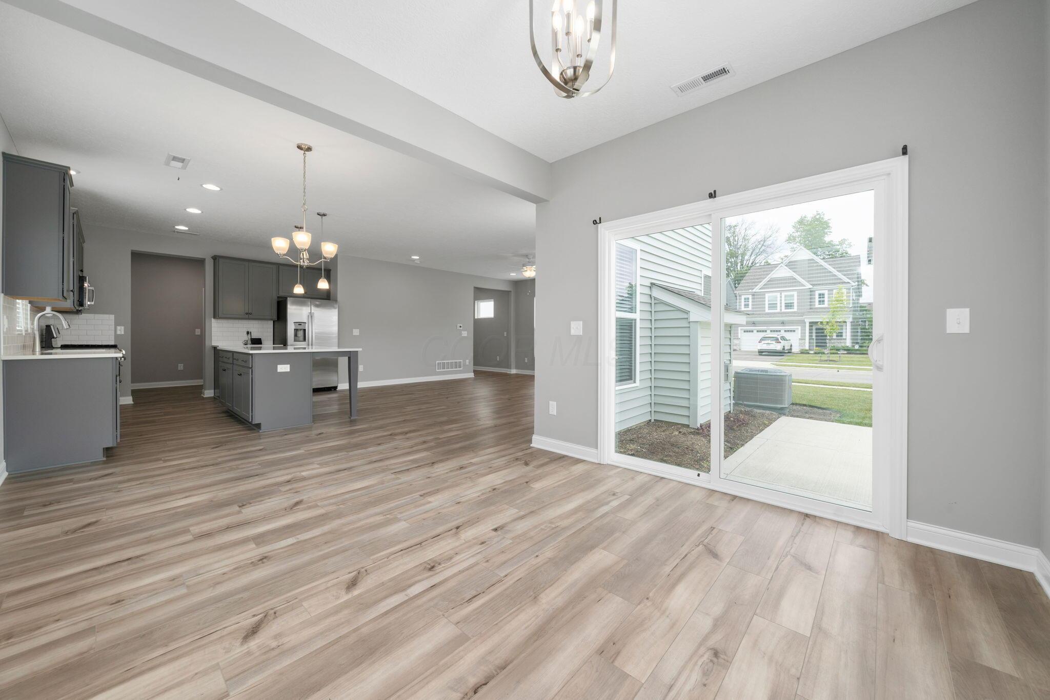 7035 Ashford Way Property Photo 11