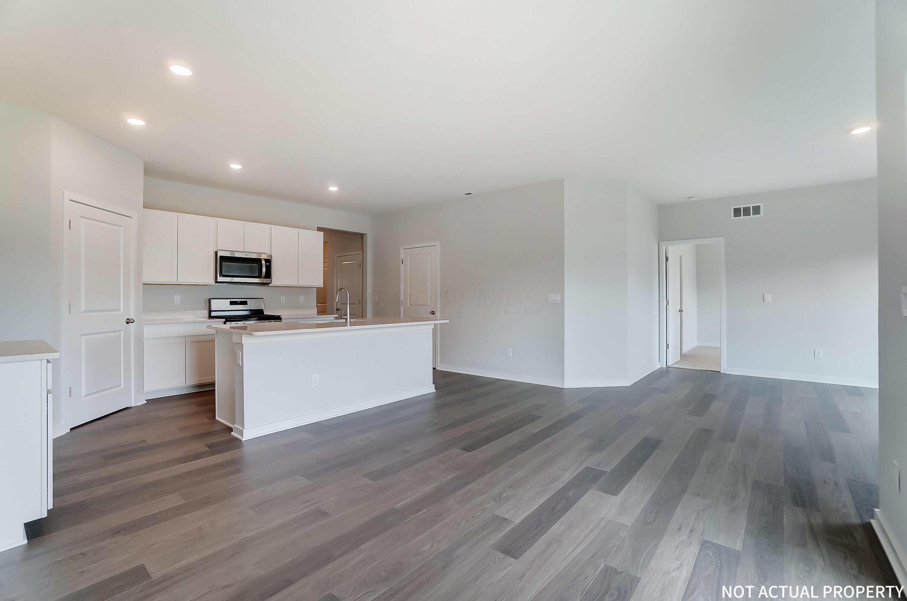 1129 Sherwood Loop Property Photo 6
