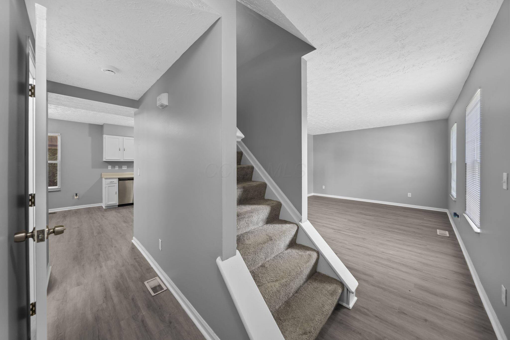2392 Minerva Park Place Property Photo 6