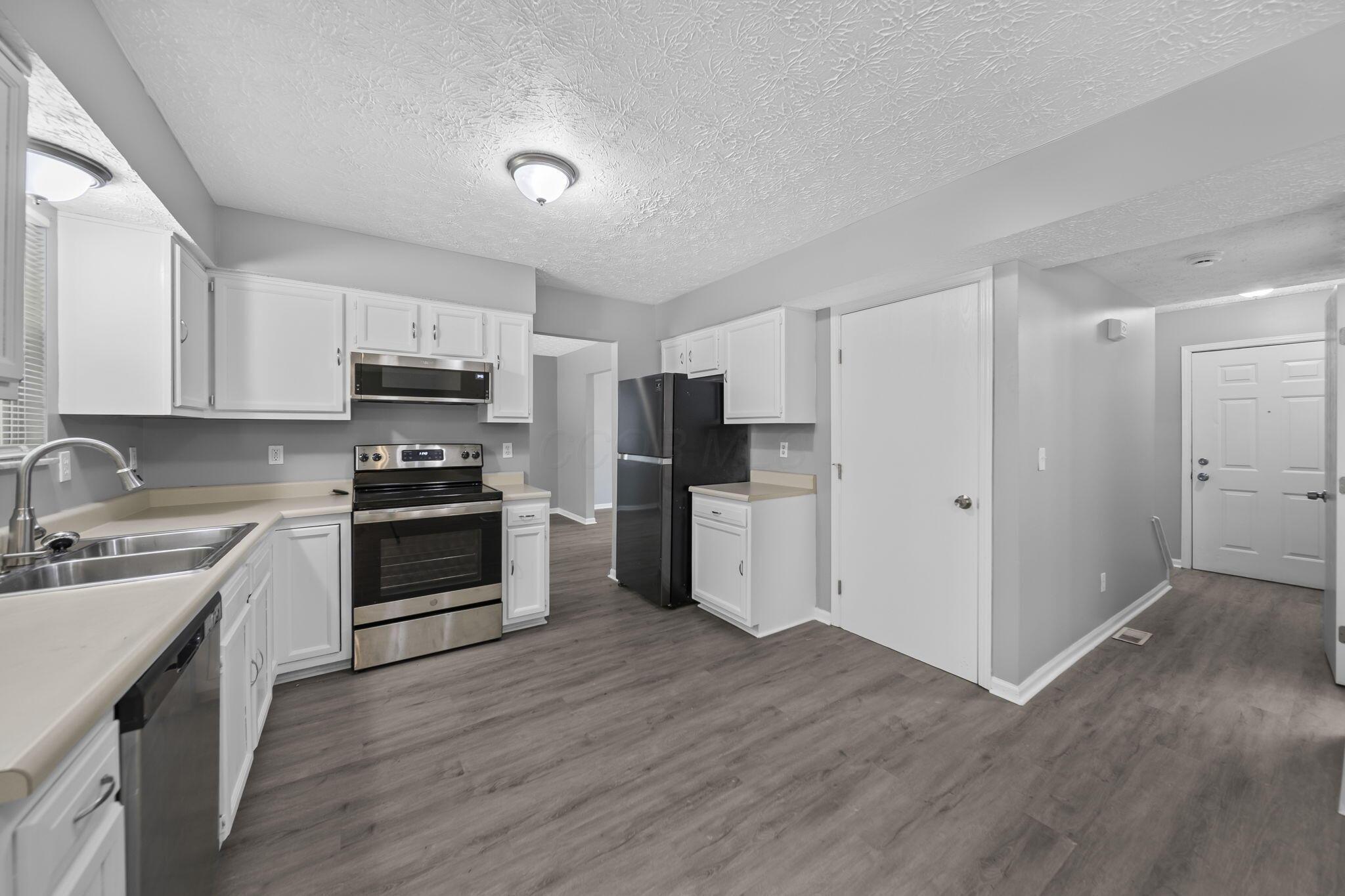 2392 Minerva Park Place Property Photo 10