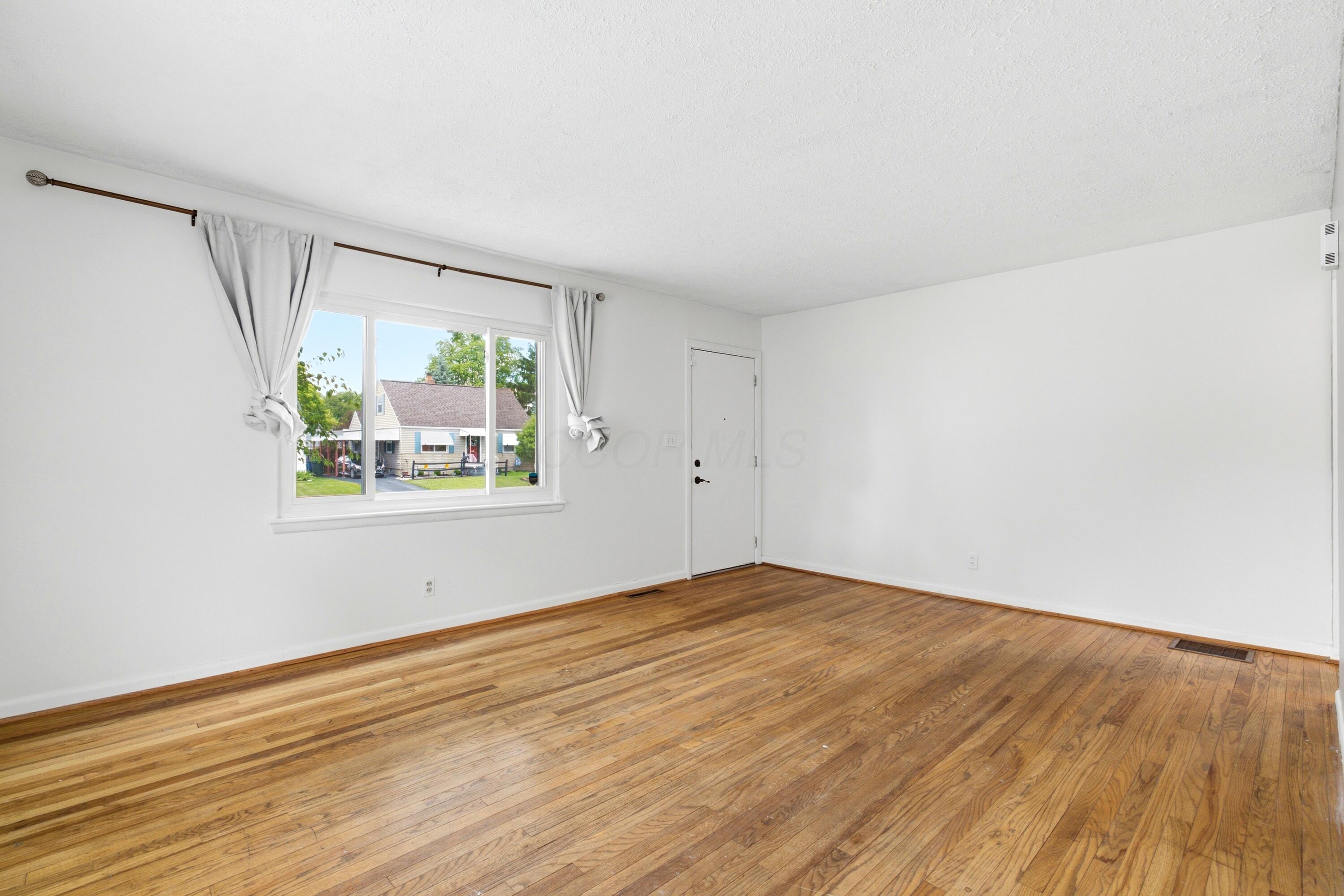 3350 Walmar Drive Property Photo 4