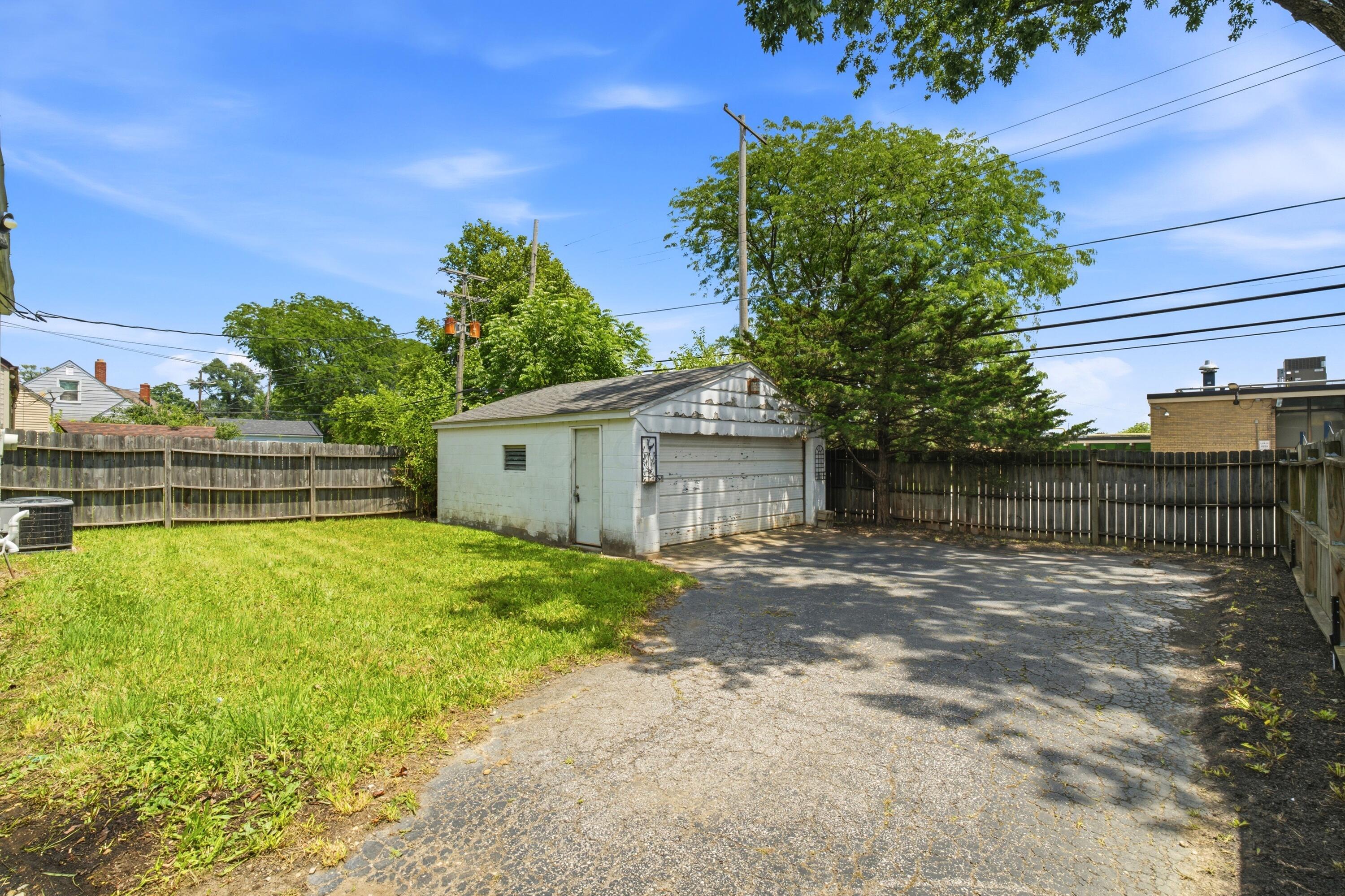3350 Walmar Drive Property Photo 37